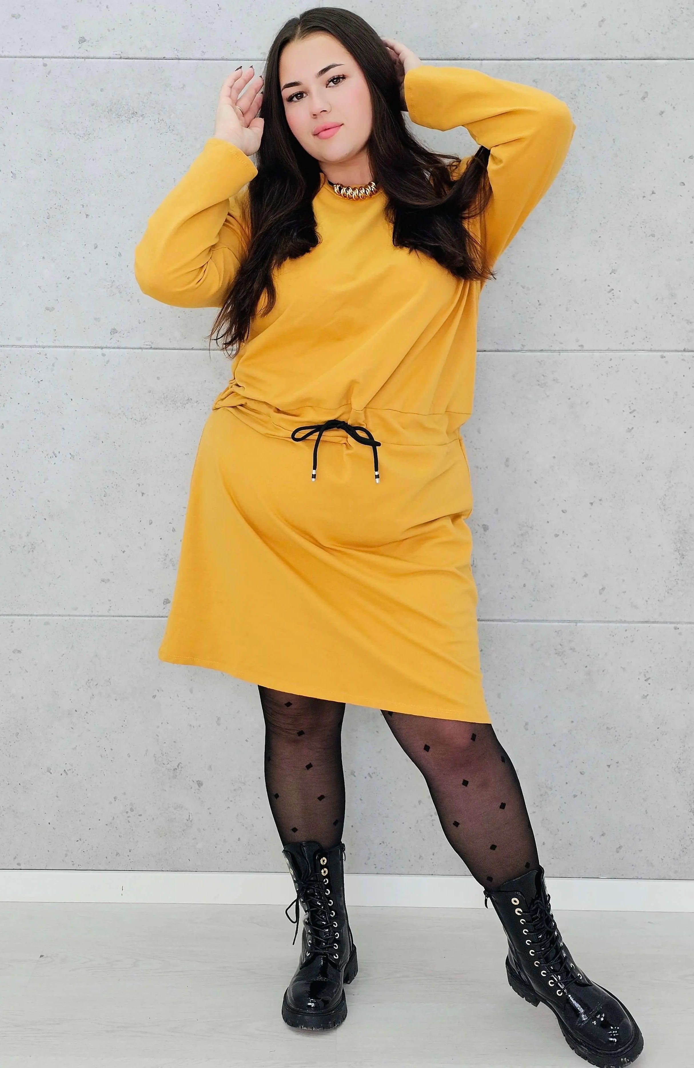 Sukienka dresowa z wiązaniem w talii – moda dla kobiet plus size Stylowa XL