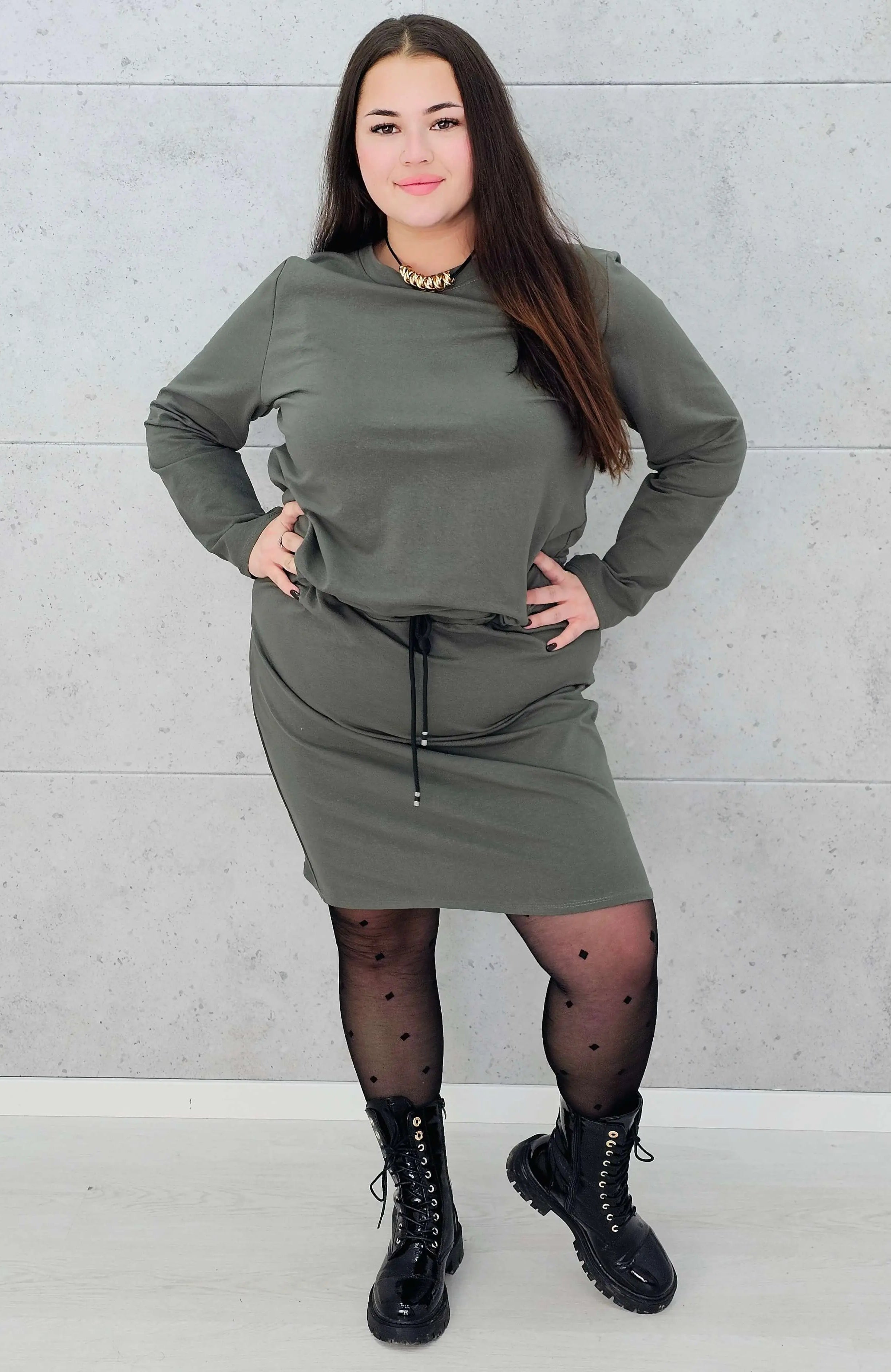Sukienka dresowa z wiązaniem w talii – moda dla kobiet plus size Stylowa XL