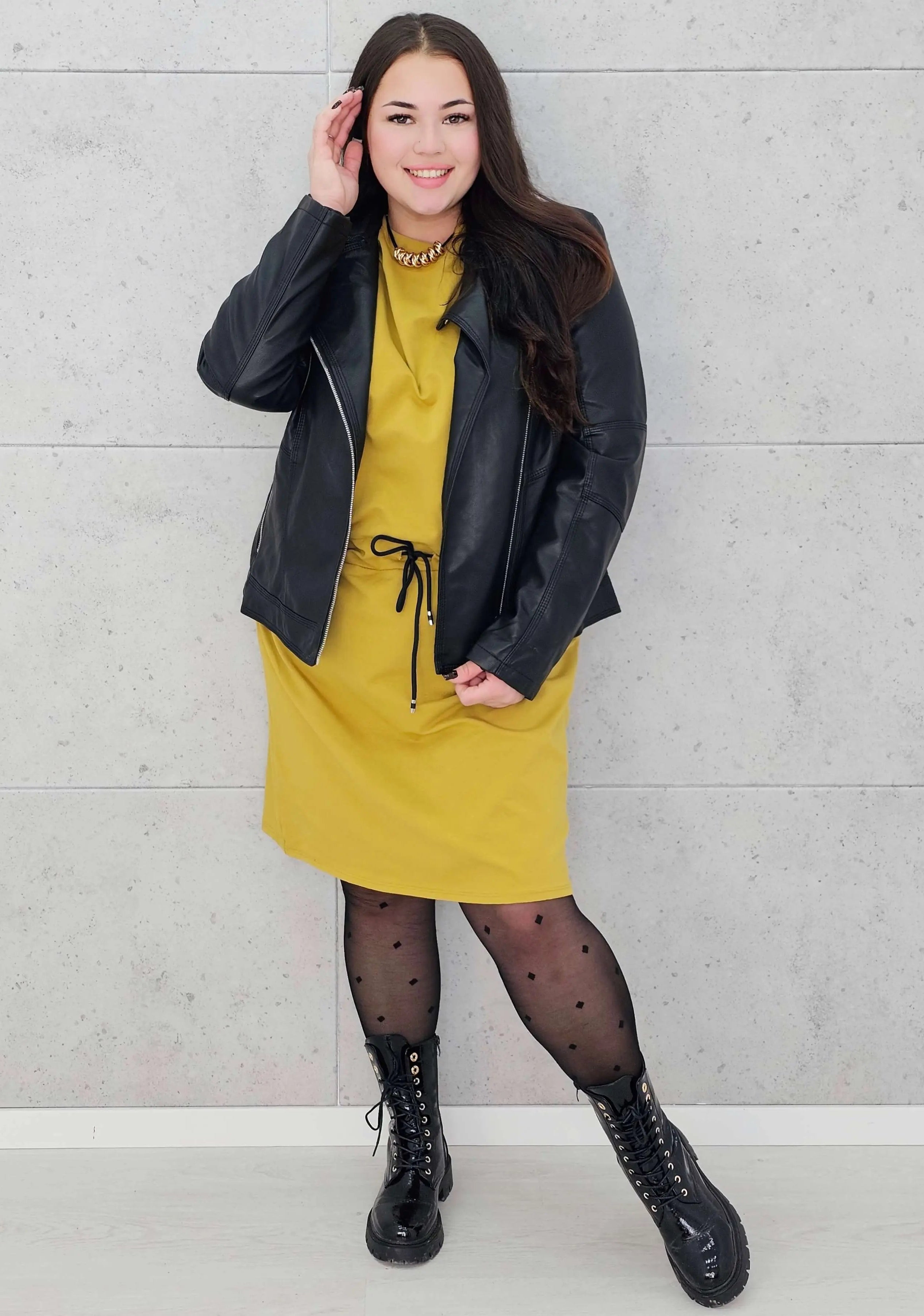 Sukienka dresowa z wiązaniem w talii – moda dla kobiet plus size Stylowa XL