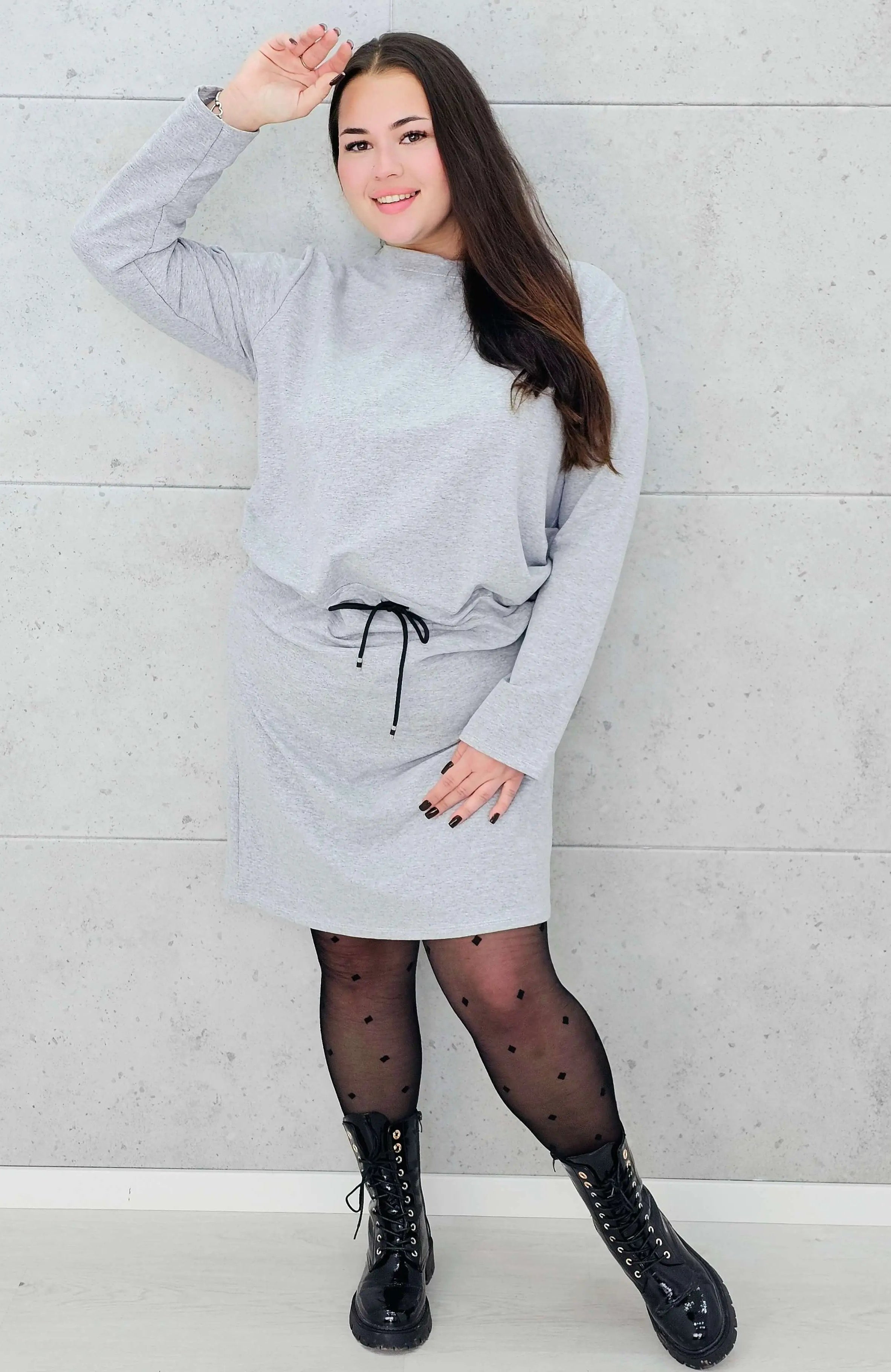Sukienka dresowa z wiązaniem w talii – moda dla kobiet plus size Stylowa XL