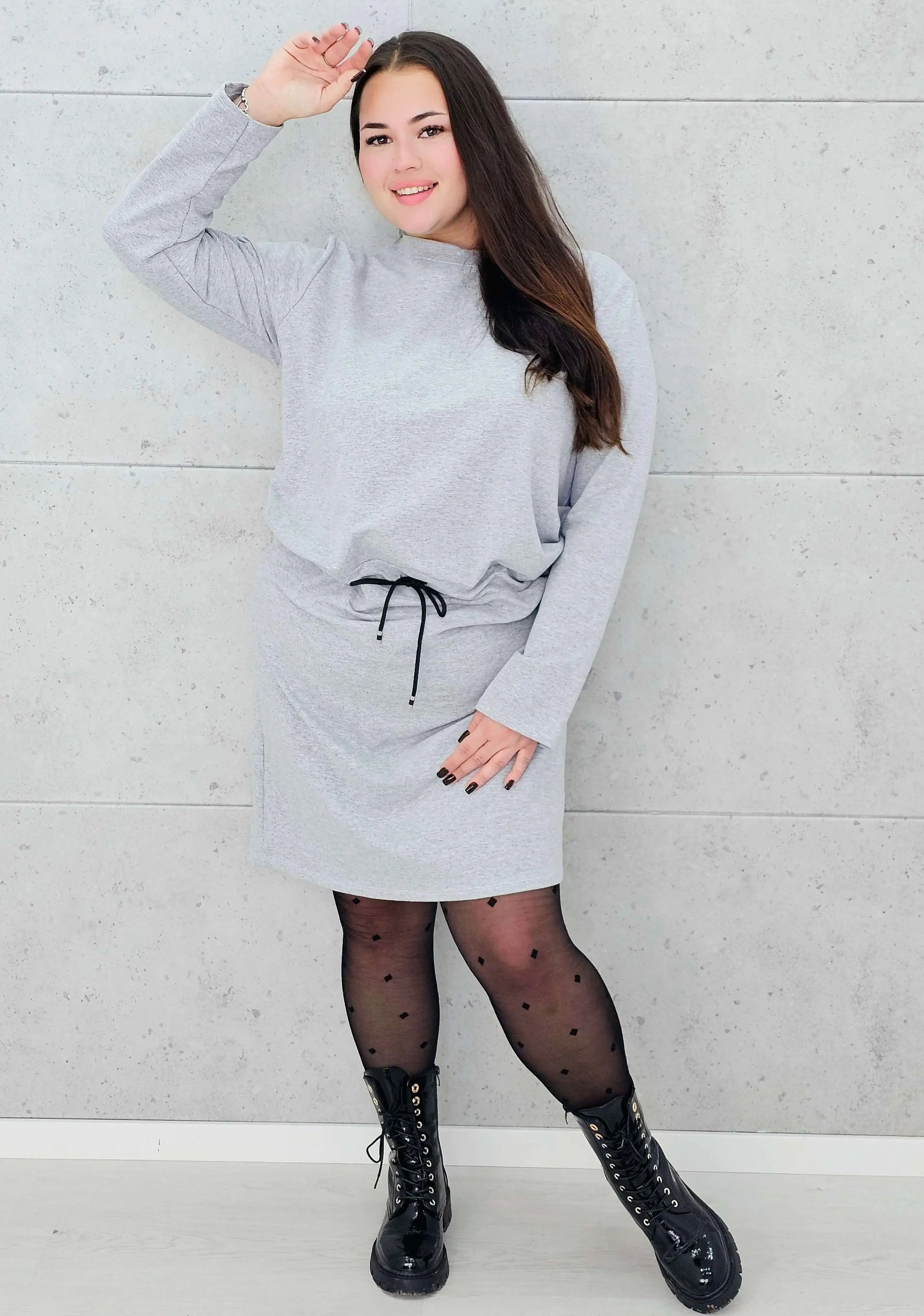 Sukienka dresowa z wiązaniem w talii – moda dla kobiet plus size Stylowa XL