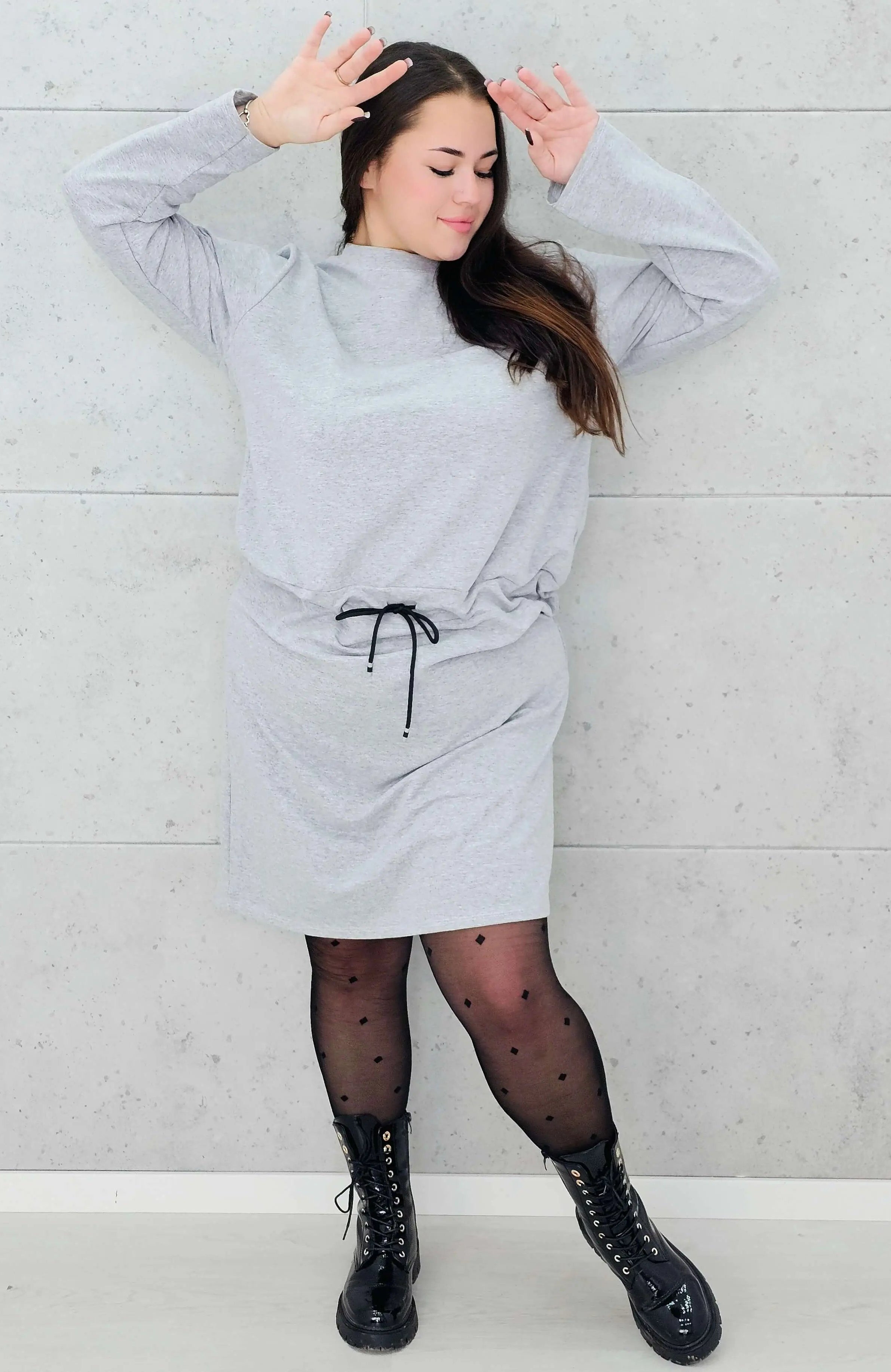 Sukienka dresowa z wiązaniem w talii – moda dla kobiet plus size Stylowa XL