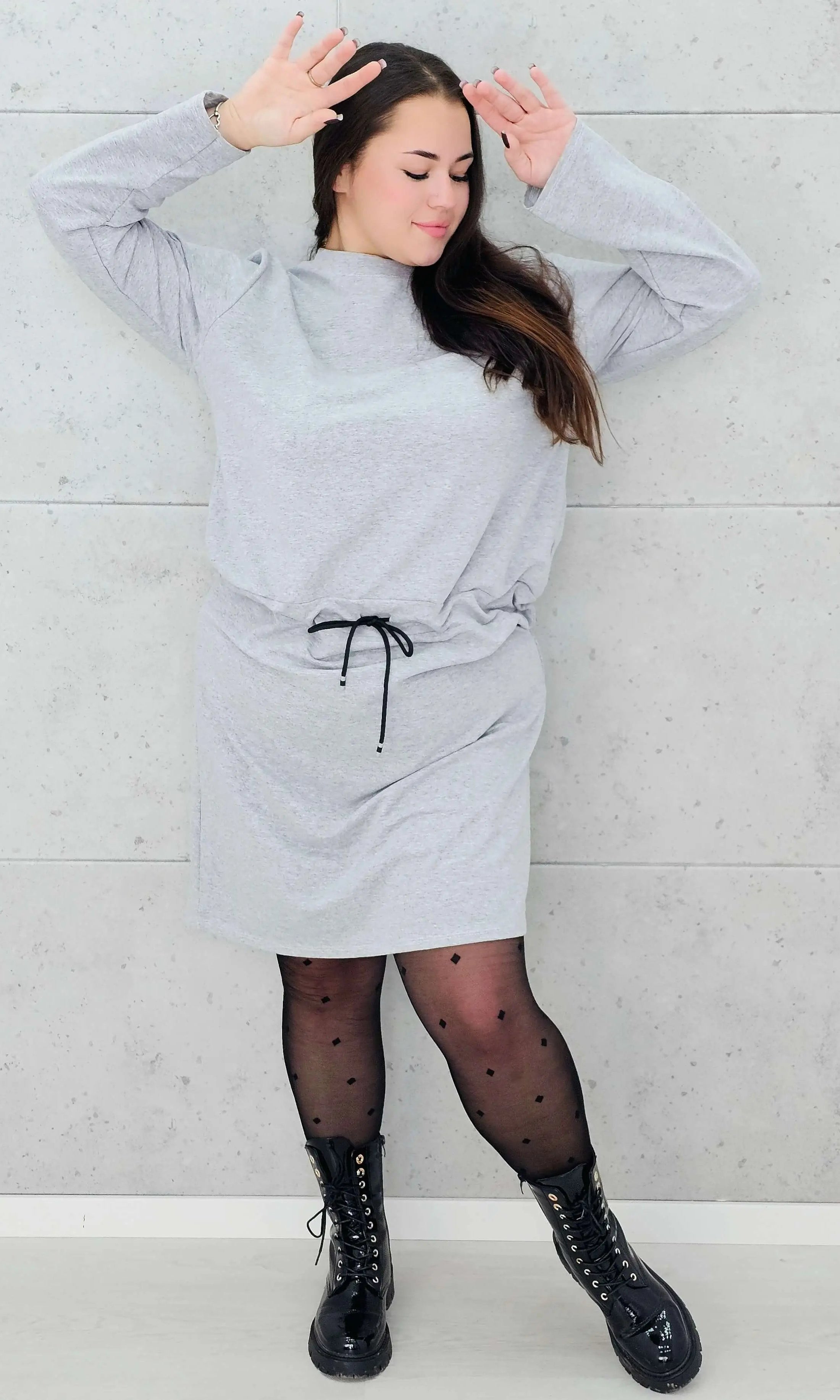 Sukienka dresowa z wiązaniem w talii – moda dla kobiet plus size Stylowa XL