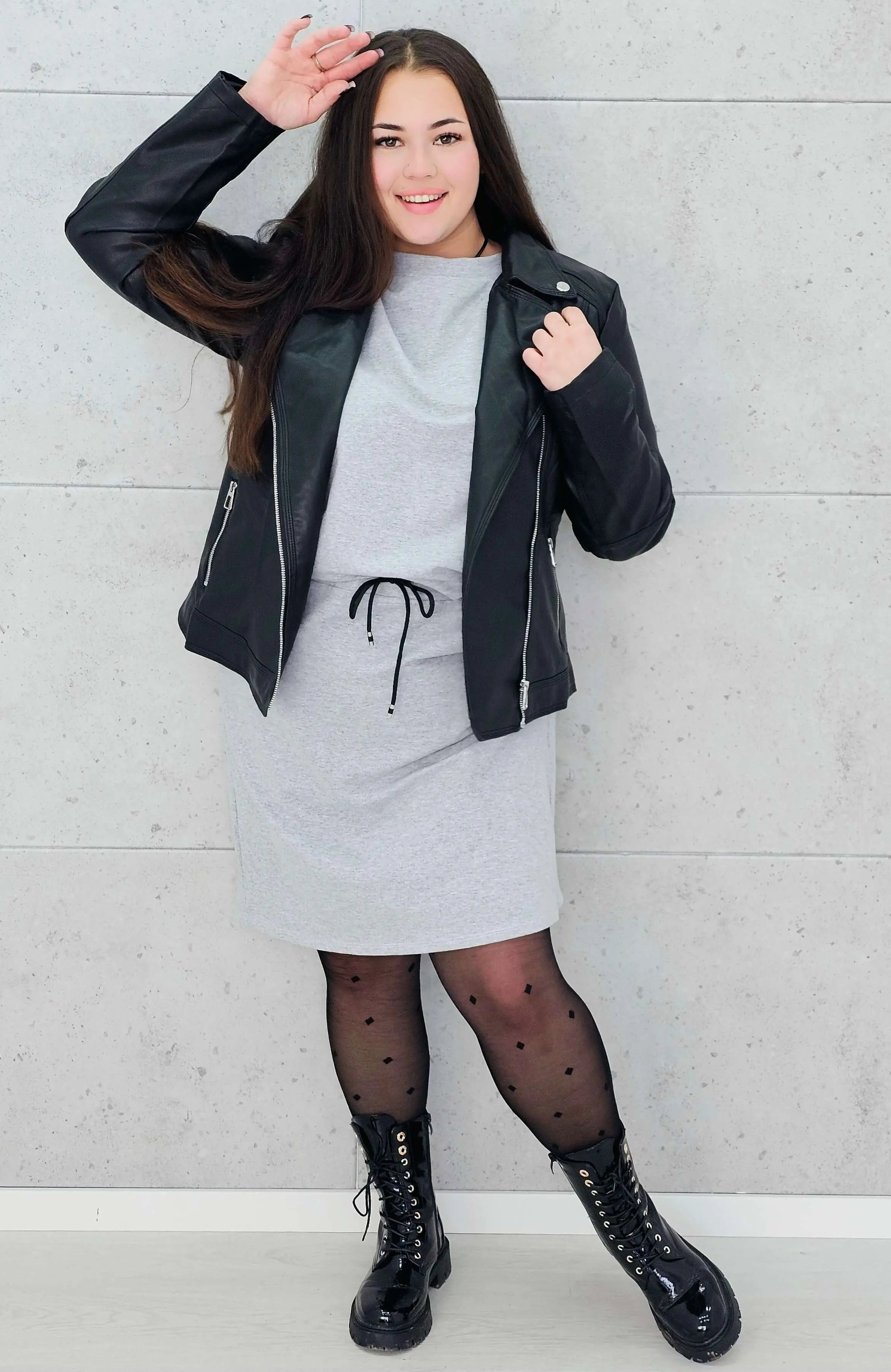 Sukienka dresowa z wiązaniem w talii – moda dla kobiet plus size Stylowa XL