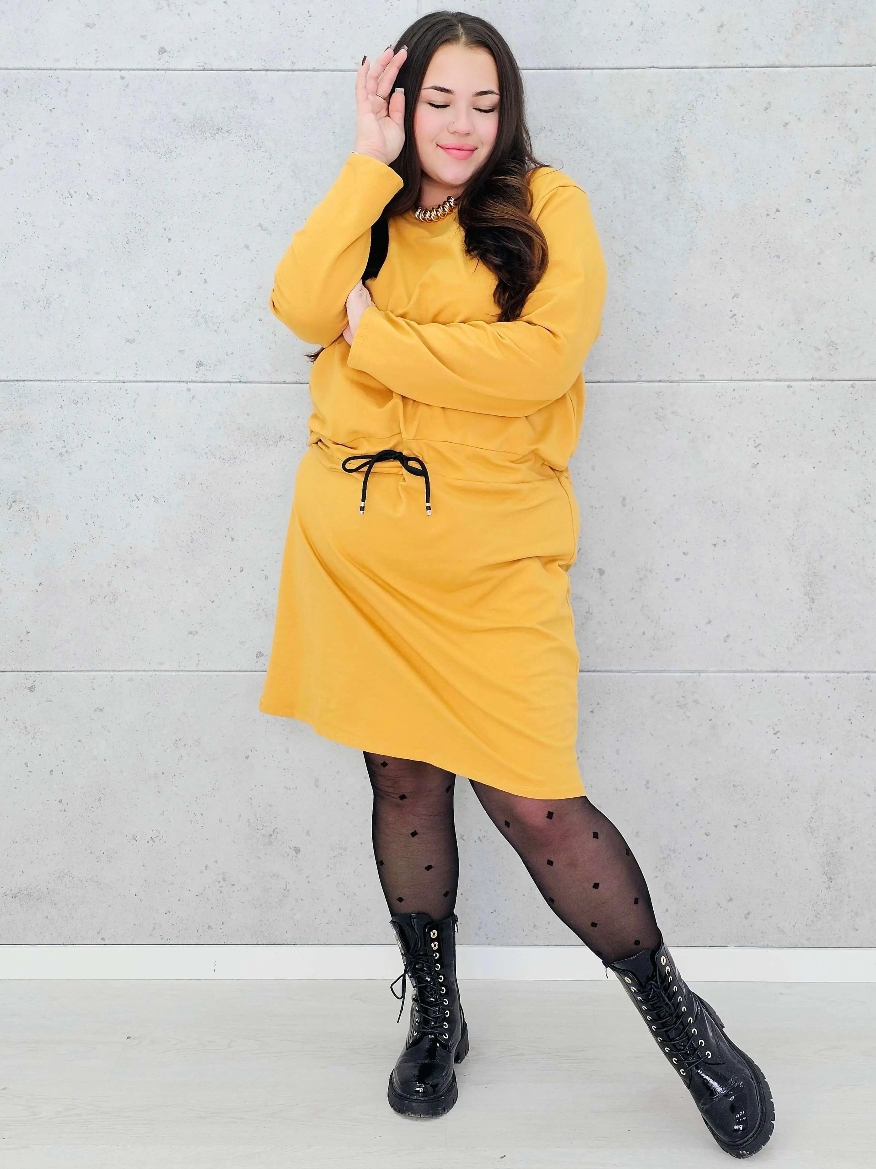 Sukienka dresowa z wiązaniem w talii – moda dla kobiet plus size Stylowa XL