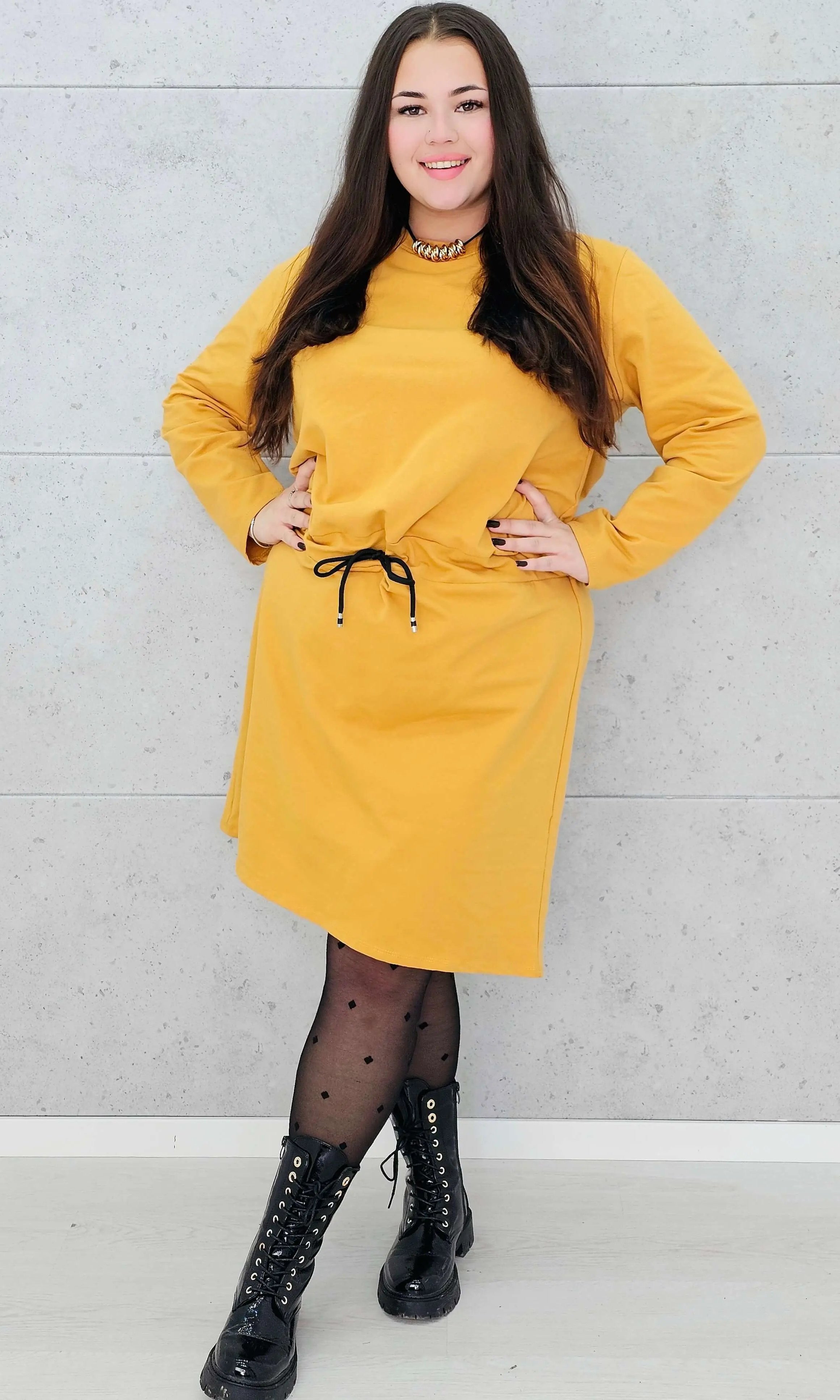 Sukienka dresowa z wiązaniem w talii – moda dla kobiet plus size Stylowa XL