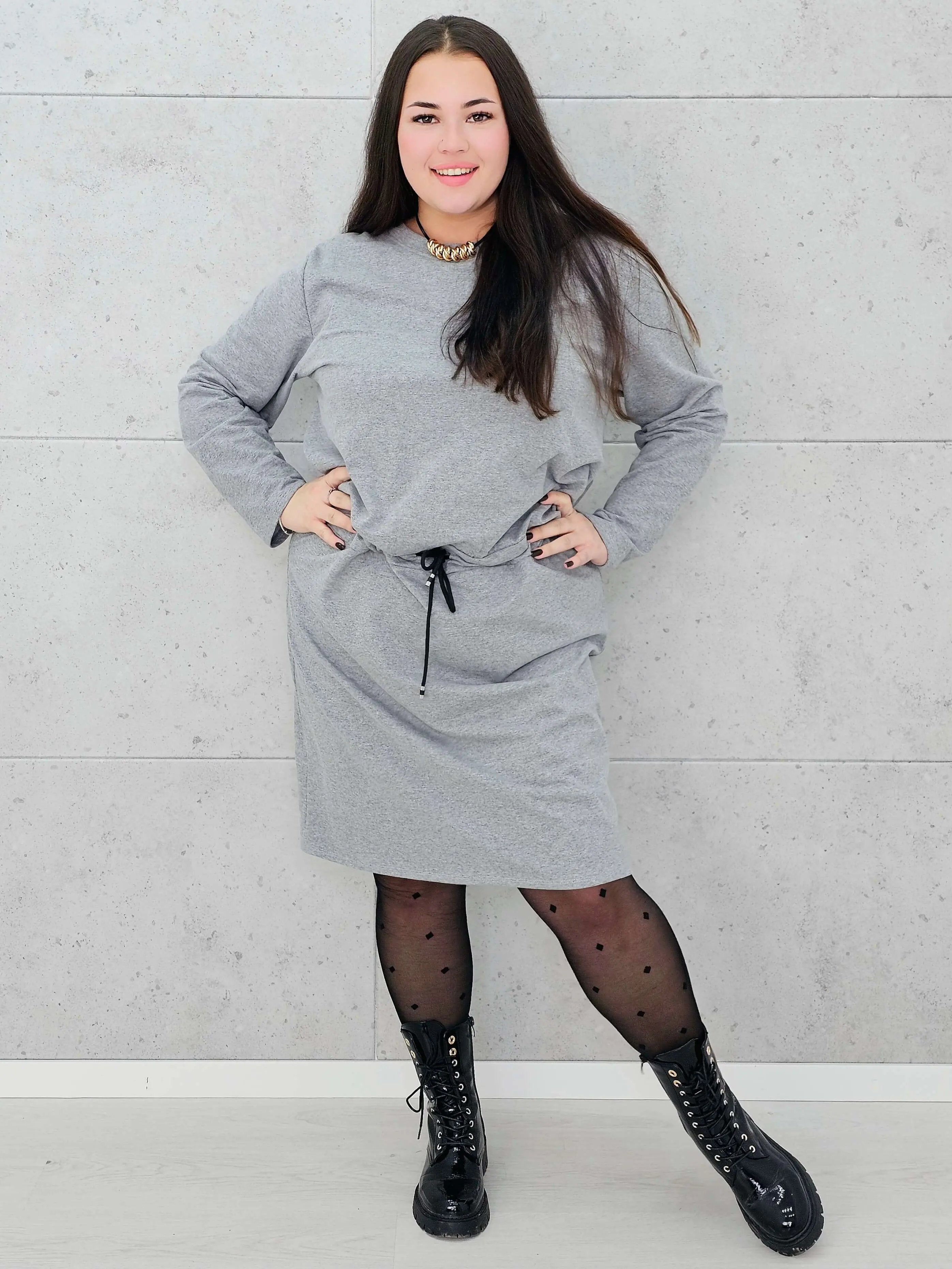 Sukienka dresowa z wiązaniem w talii – moda dla kobiet plus size Stylowa XL