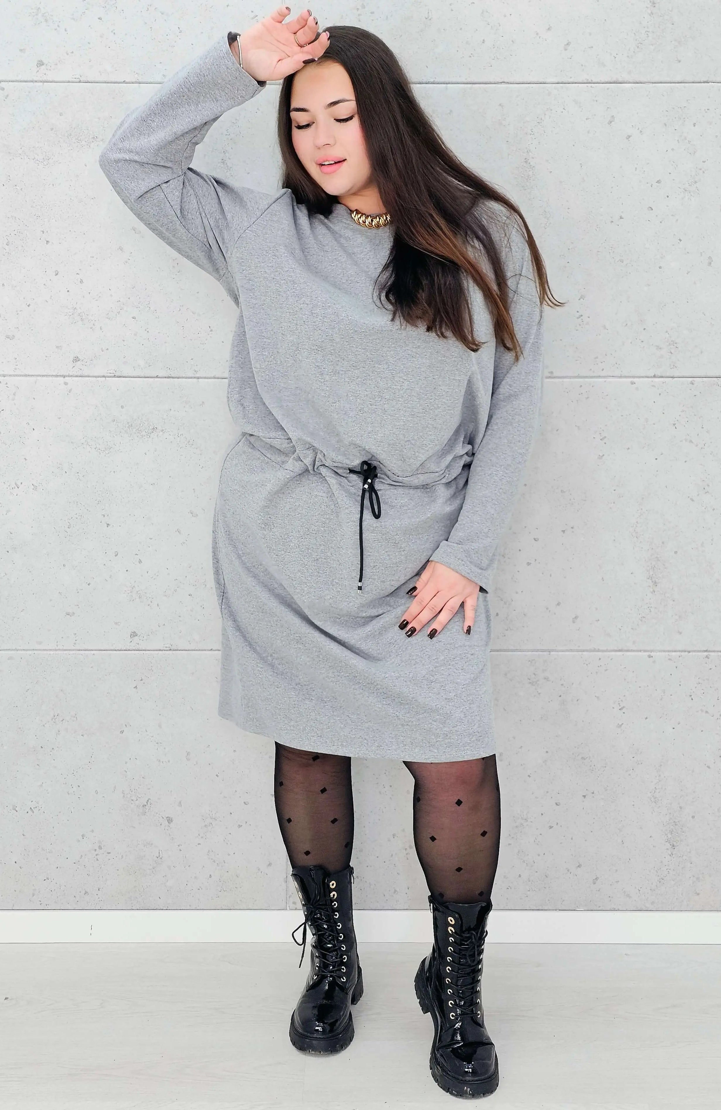 Sukienka dresowa z wiązaniem w talii – moda dla kobiet plus size Stylowa XL