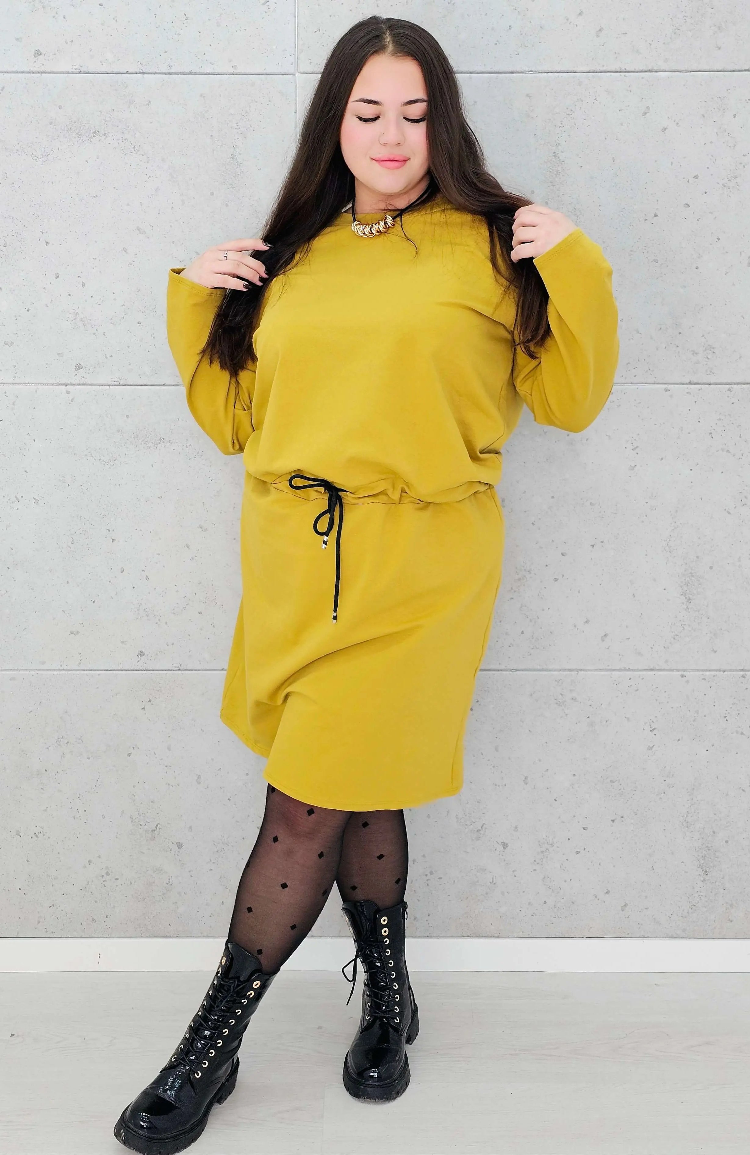 Sukienka dresowa z wiązaniem w talii – moda dla kobiet plus size Stylowa XL