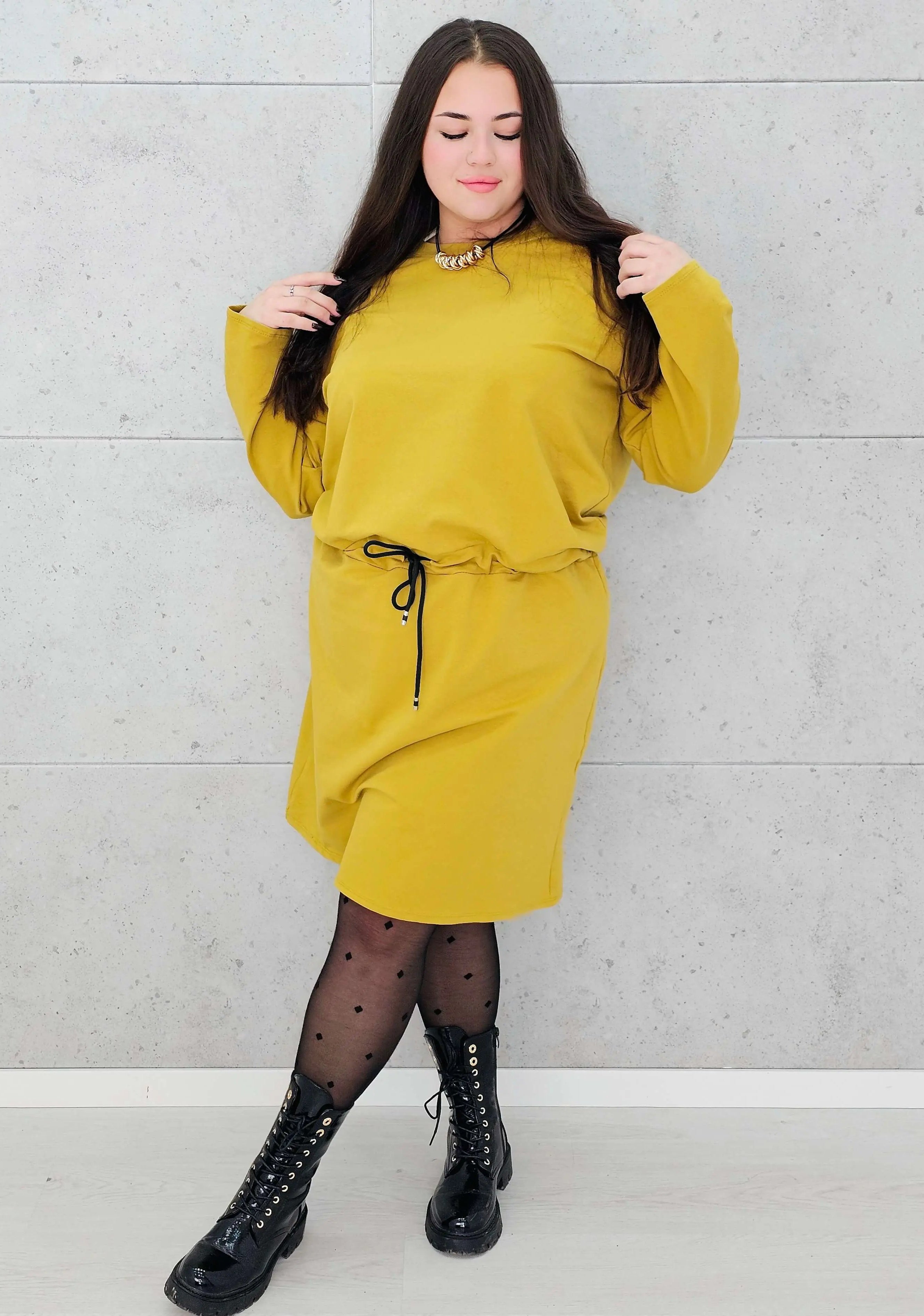 Sukienka dresowa z wiązaniem w talii – moda dla kobiet plus size Stylowa XL