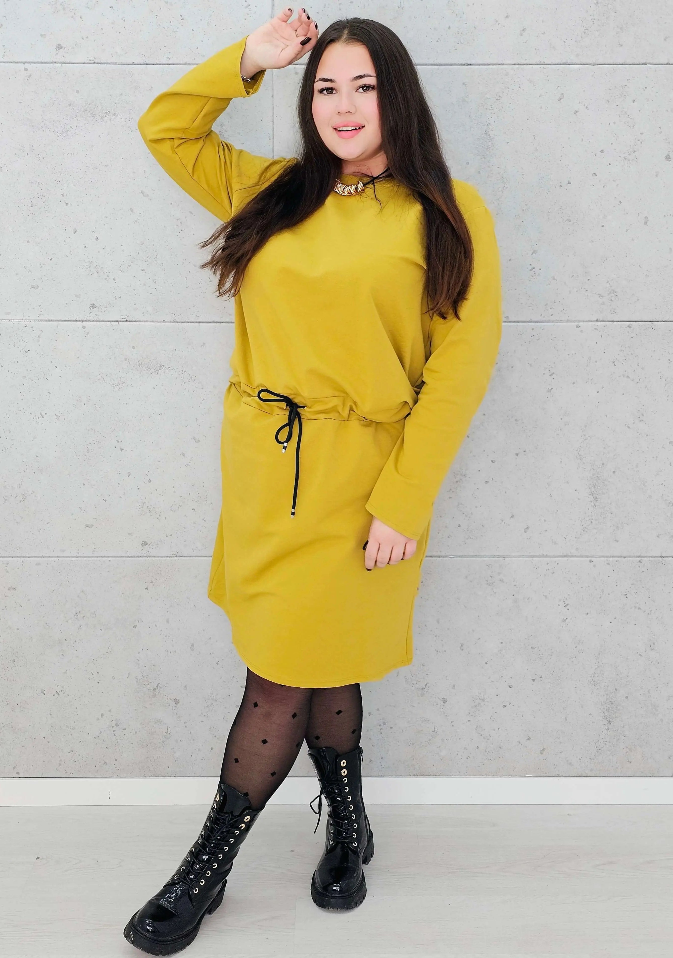 Sukienka dresowa z wiązaniem w talii – moda dla kobiet plus size Stylowa XL