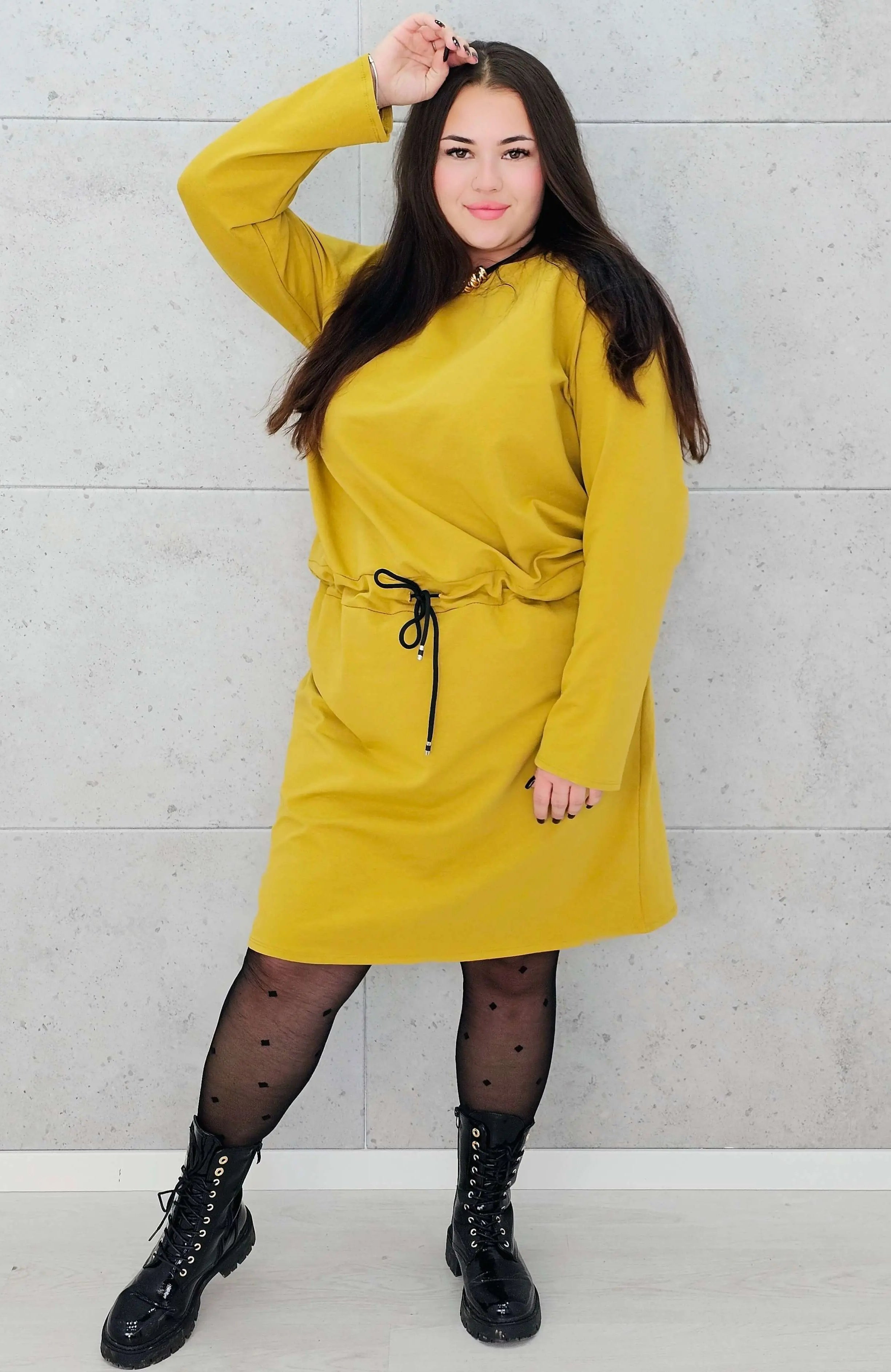 Sukienka dresowa z wiązaniem w talii – moda dla kobiet plus size Stylowa XL