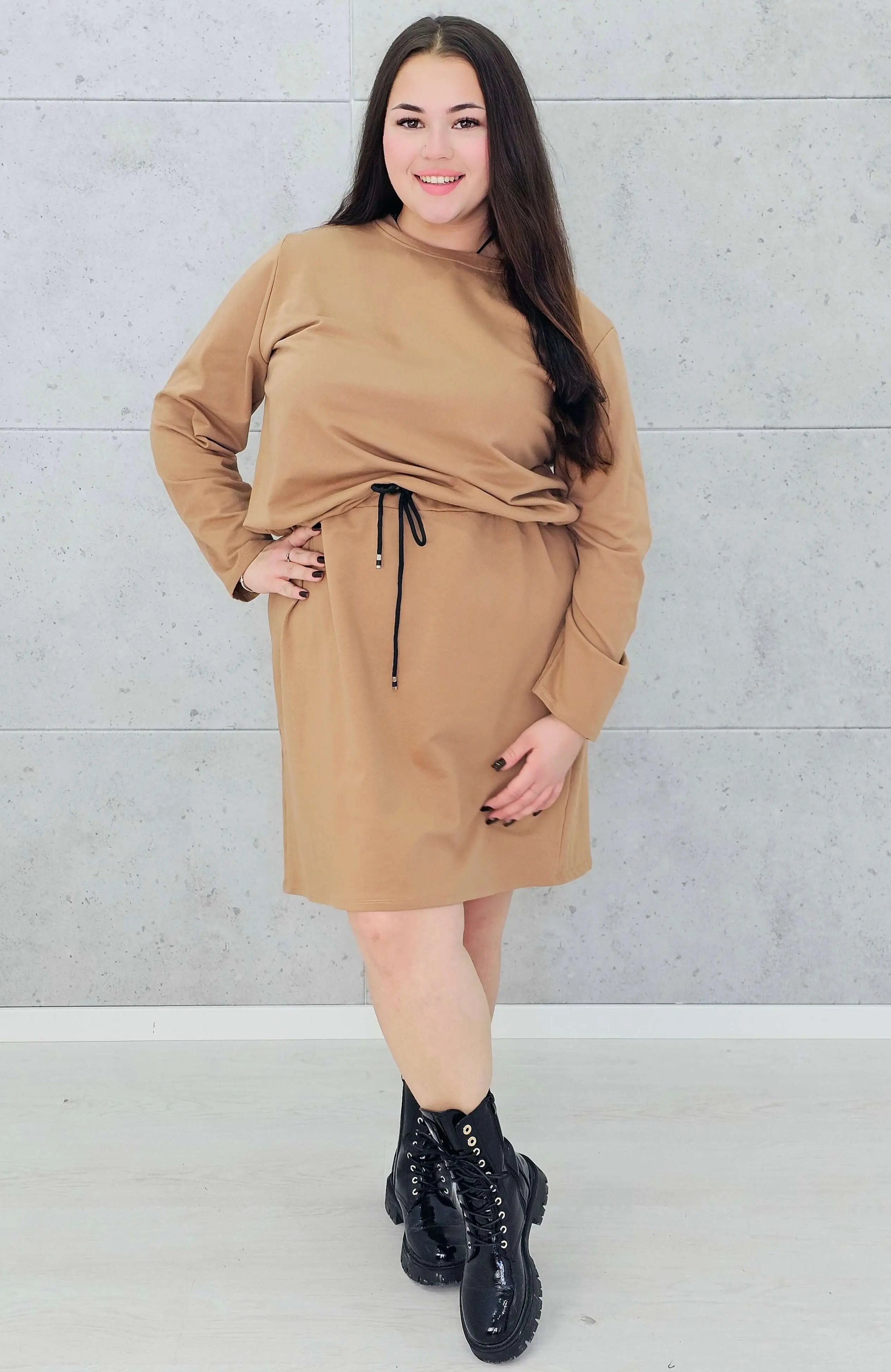 Sukienka dresowa z wiązaniem w talii – moda dla kobiet plus size Stylowa XL