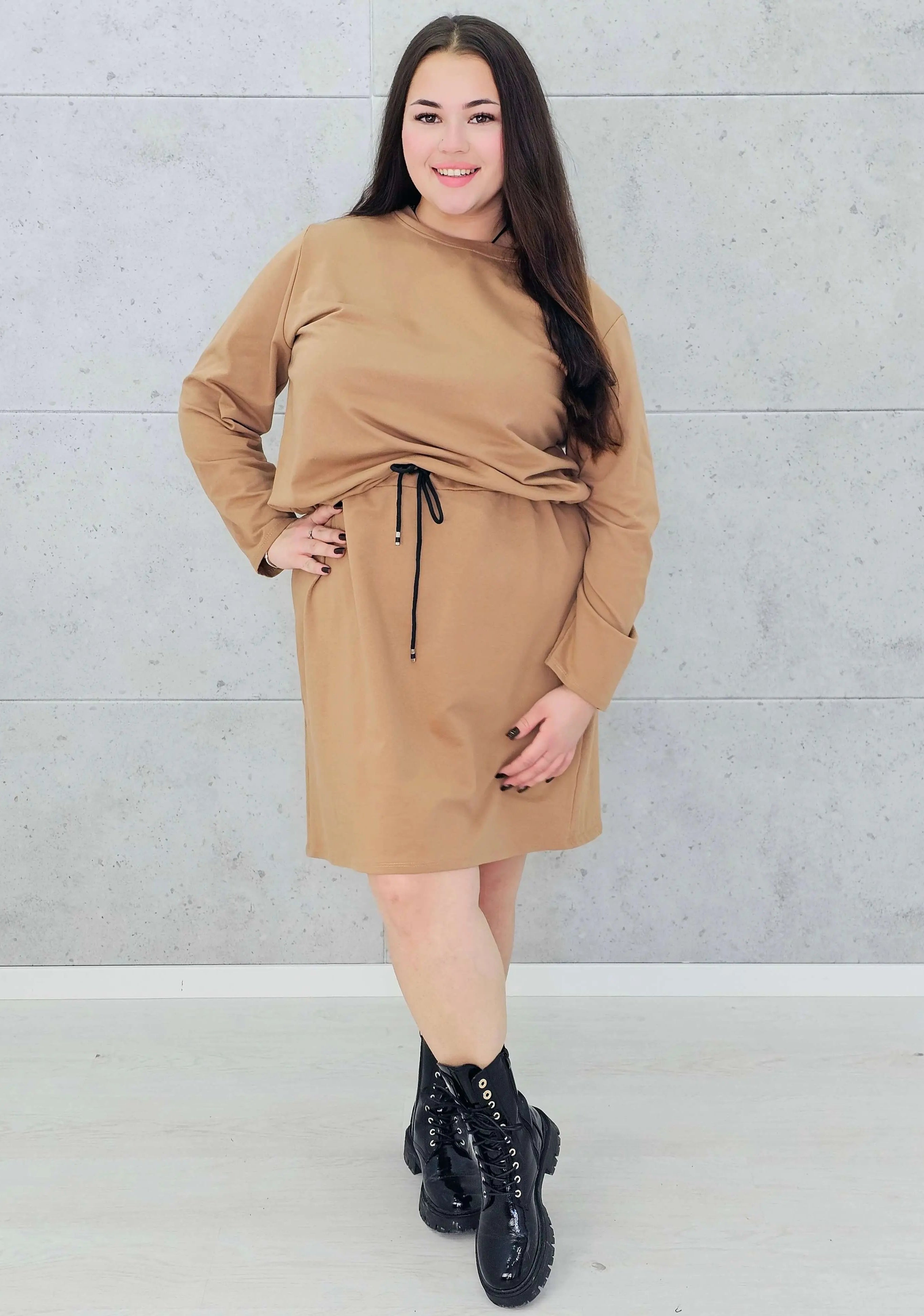 Sukienka dresowa z wiązaniem w talii – moda dla kobiet plus size Stylowa XL