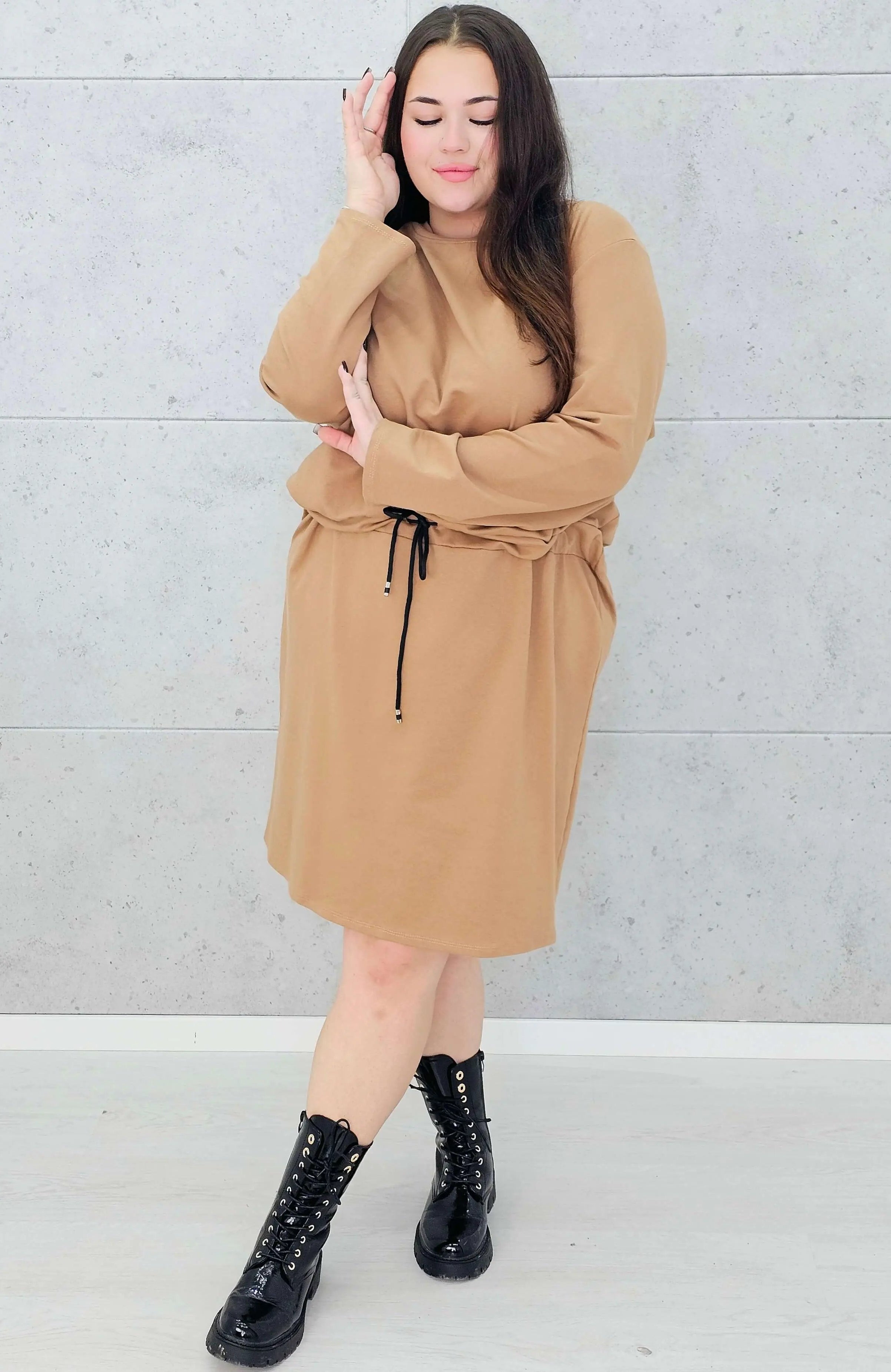 Sukienka dresowa z wiązaniem w talii – moda dla kobiet plus size Stylowa XL