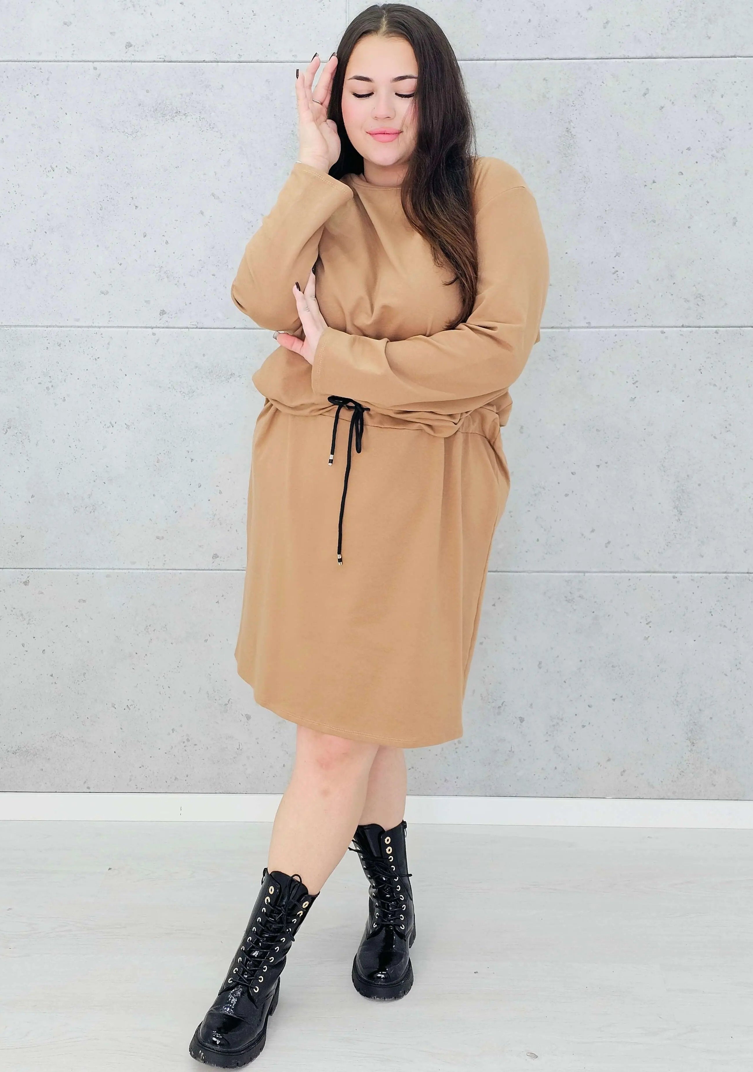 Sukienka dresowa z wiązaniem w talii – moda dla kobiet plus size Stylowa XL