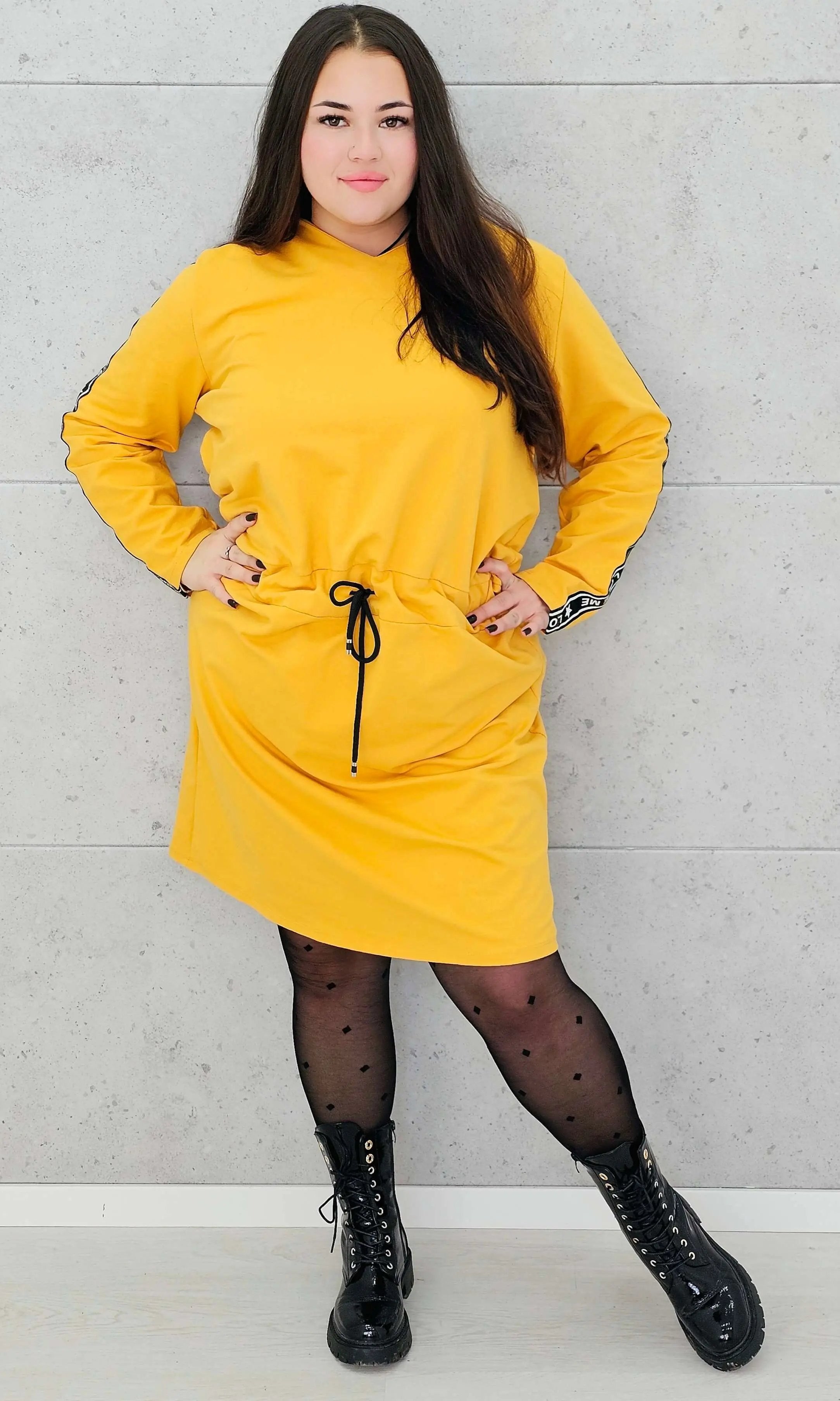 Sukienka dresowa z wiązaniem w talii i kapturem – moda dla kobiet plus size Stylowa XL