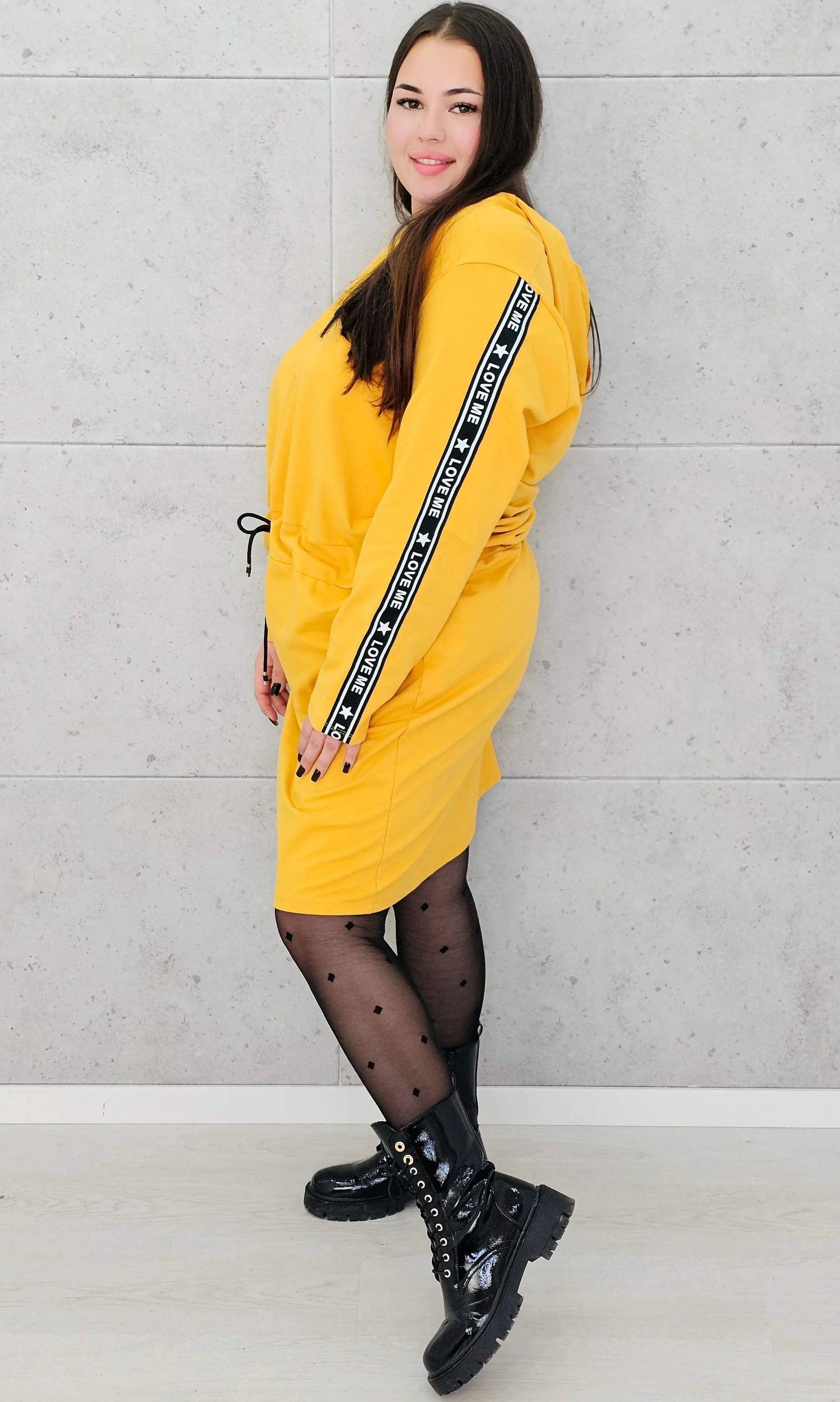 Sukienka dresowa z wiązaniem w talii i kapturem – moda dla kobiet plus size Stylowa XL