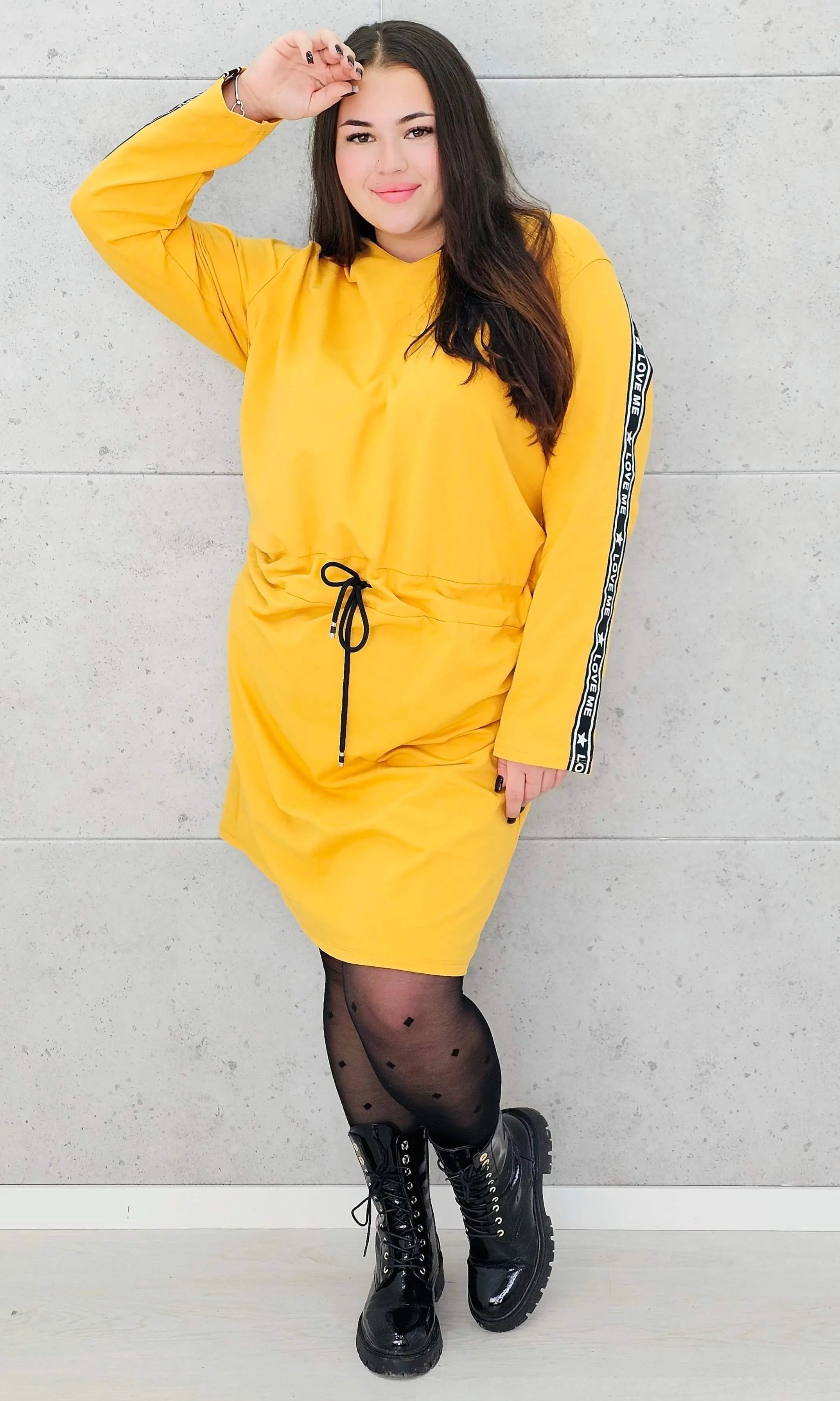 Sukienka dresowa z wiązaniem w talii i kapturem – moda dla kobiet plus size Stylowa XL