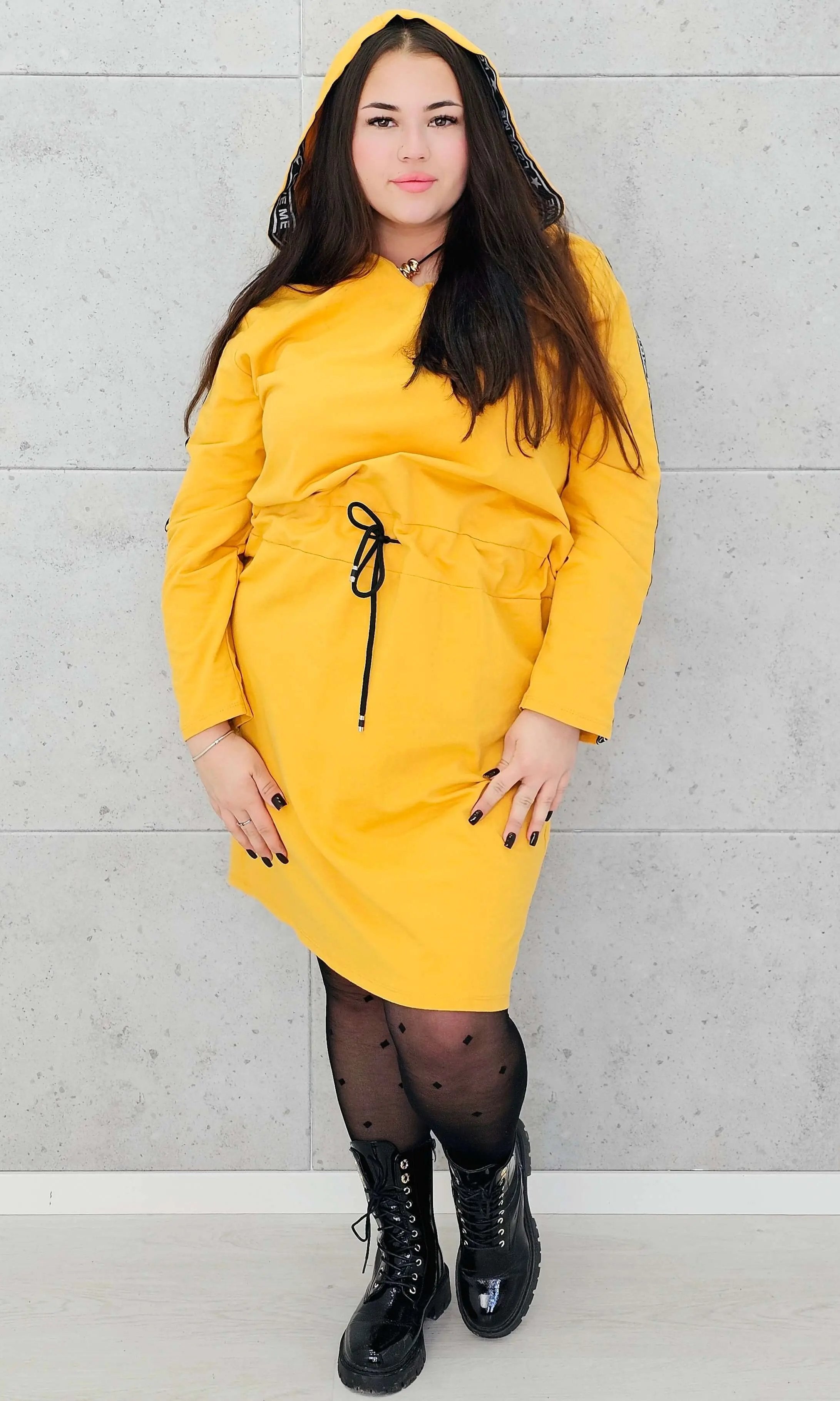 Sukienka dresowa z wiązaniem w talii i kapturem – moda dla kobiet plus size Stylowa XL