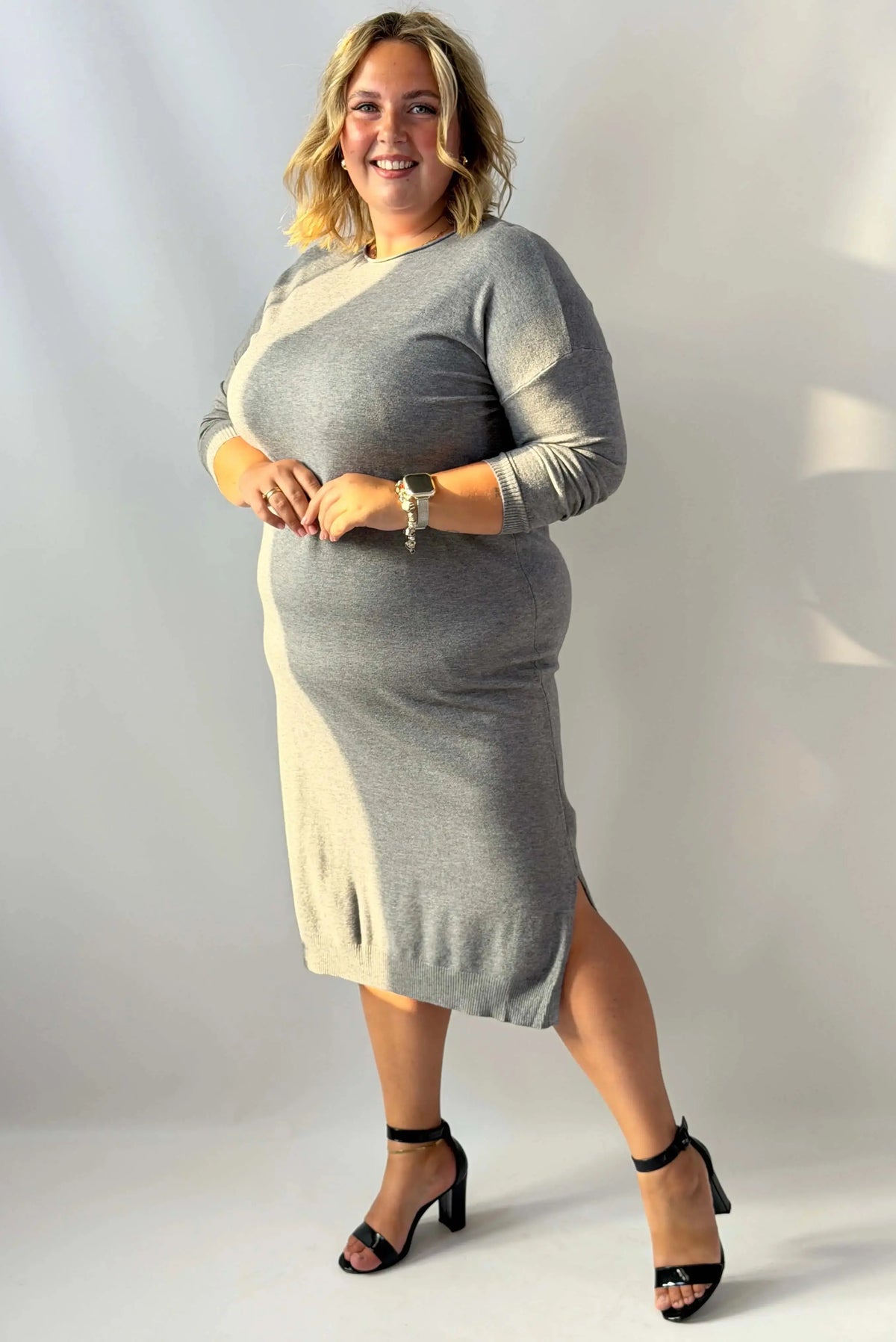 Sukienka dzianinowa Plus Size midi z modnym rozcięciem Stylowa XL