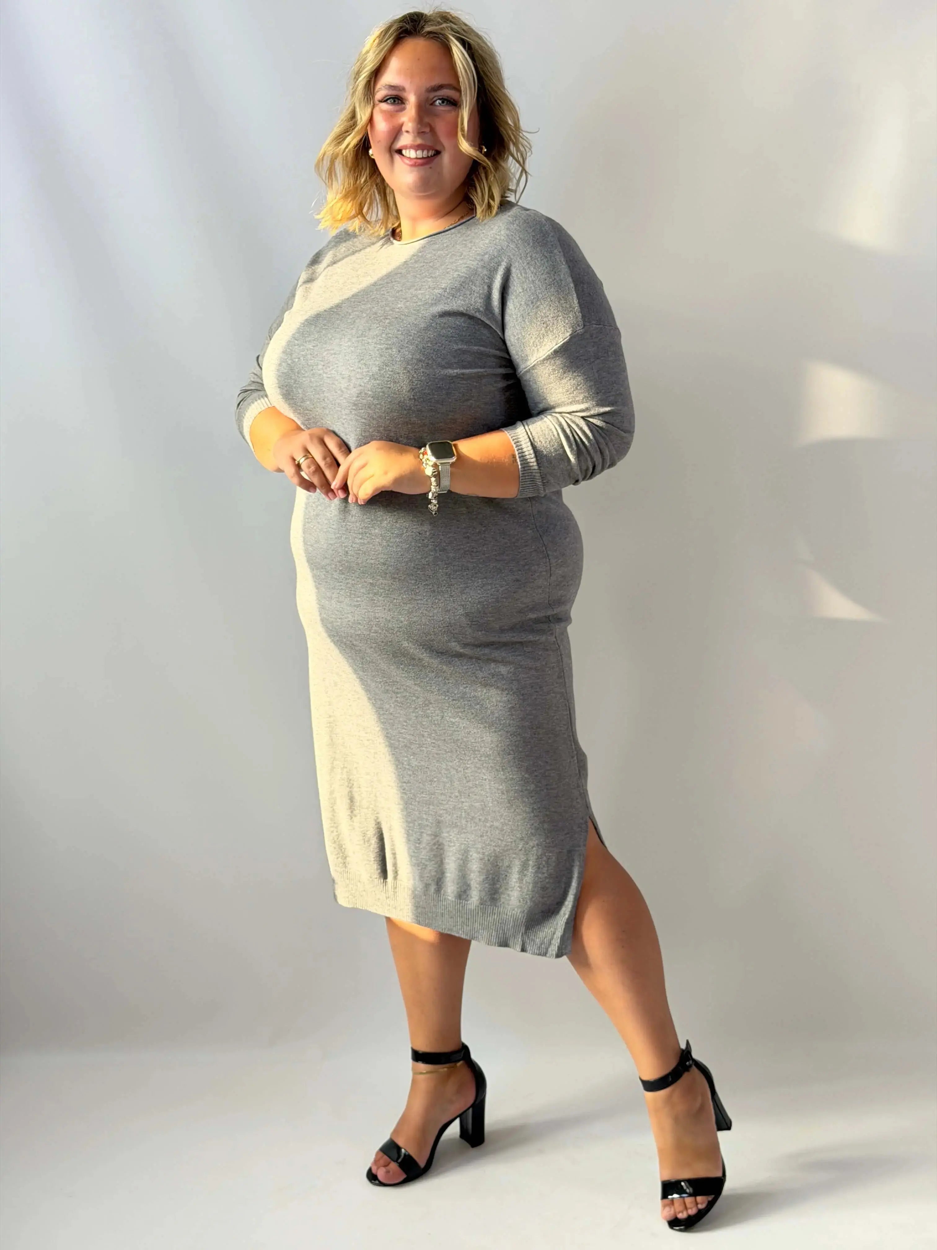 Sukienka dzianinowa Plus Size midi z modnym rozcięciem Stylowa XL