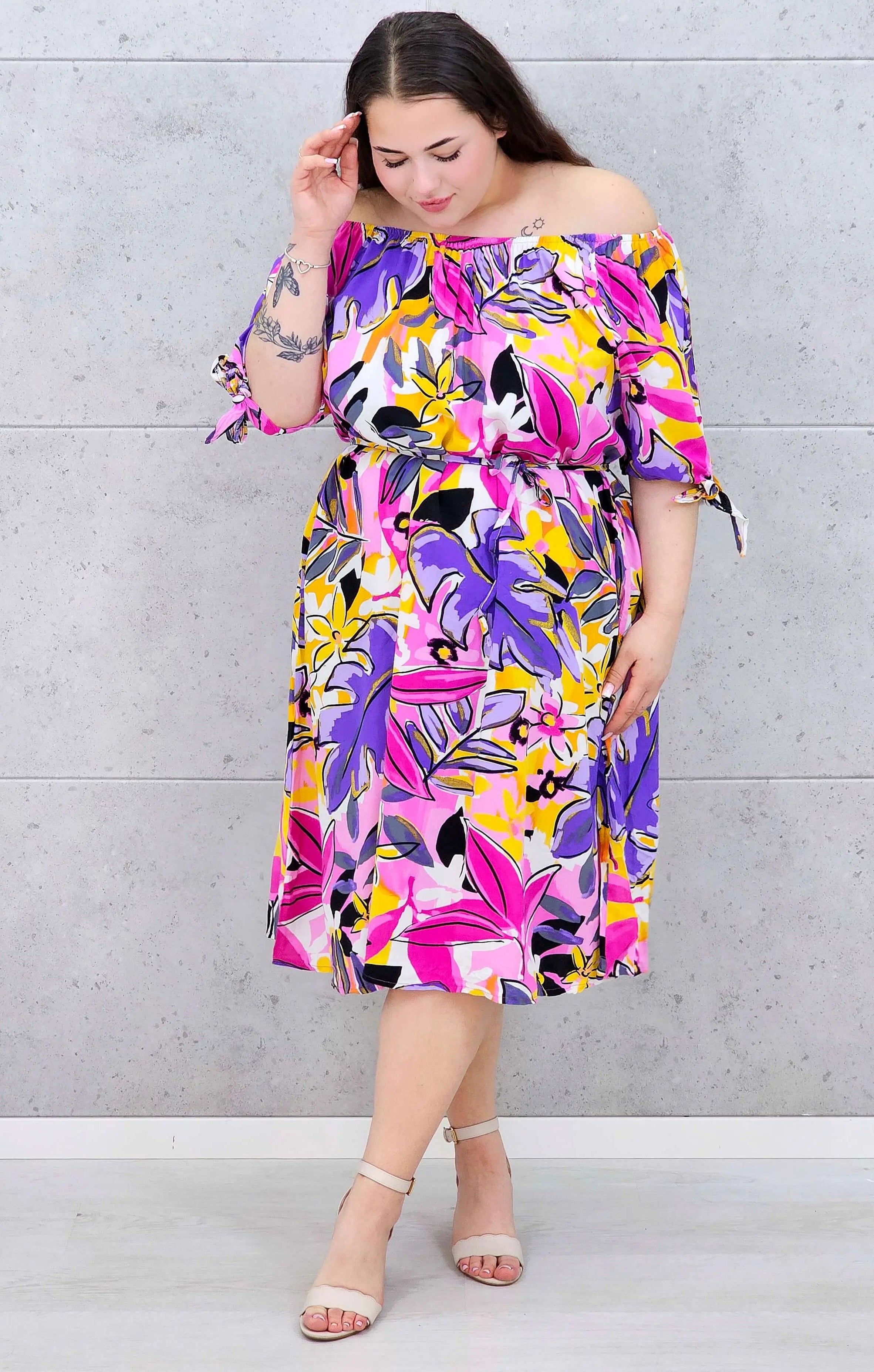 Sukienka hiszpanka midi z wiązanymi rękawami i kwiatowym printem Stylowa XL