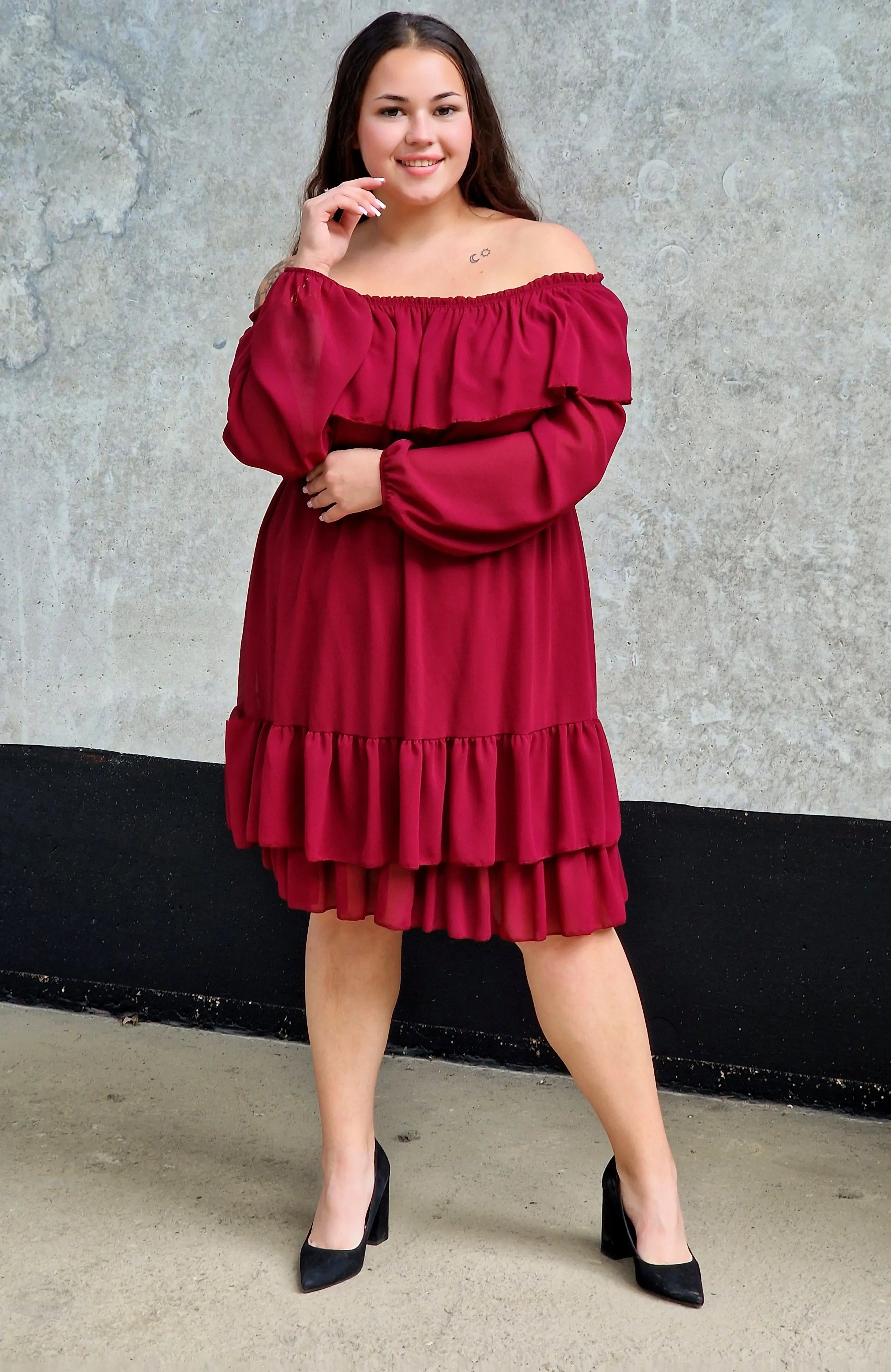 Sukienka hiszpanka plus size – zmysłowa, kobieca i modna propozycja na każdą okazję Stylowa XL