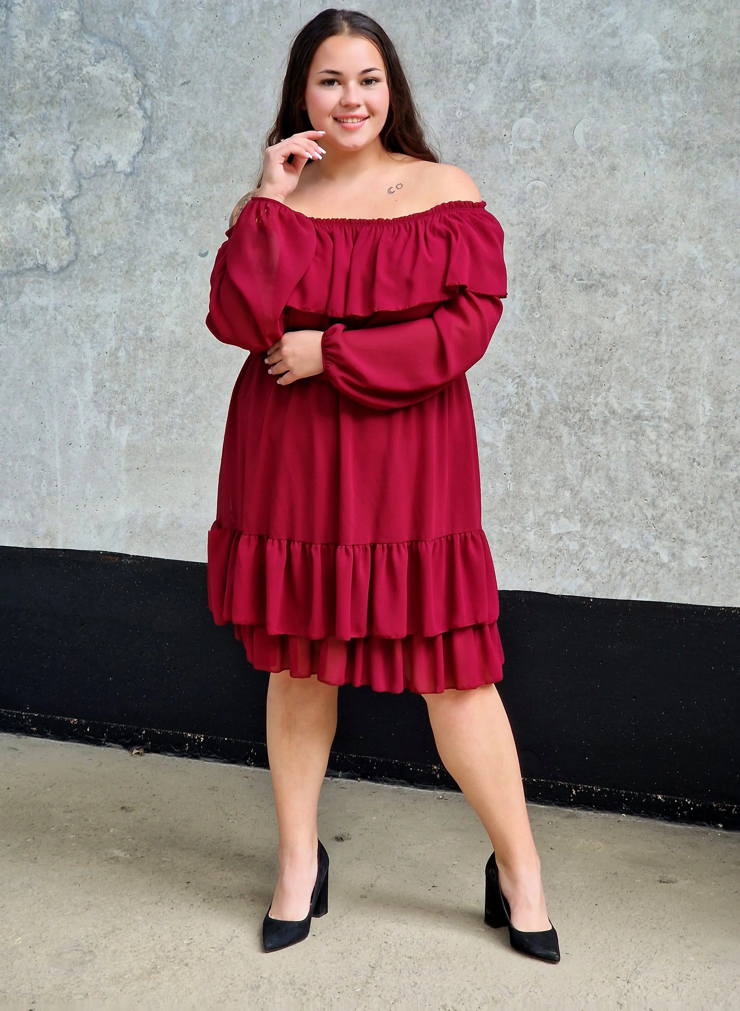 Sukienka hiszpanka plus size – zmysłowa, kobieca i modna propozycja na każdą okazję Stylowa XL