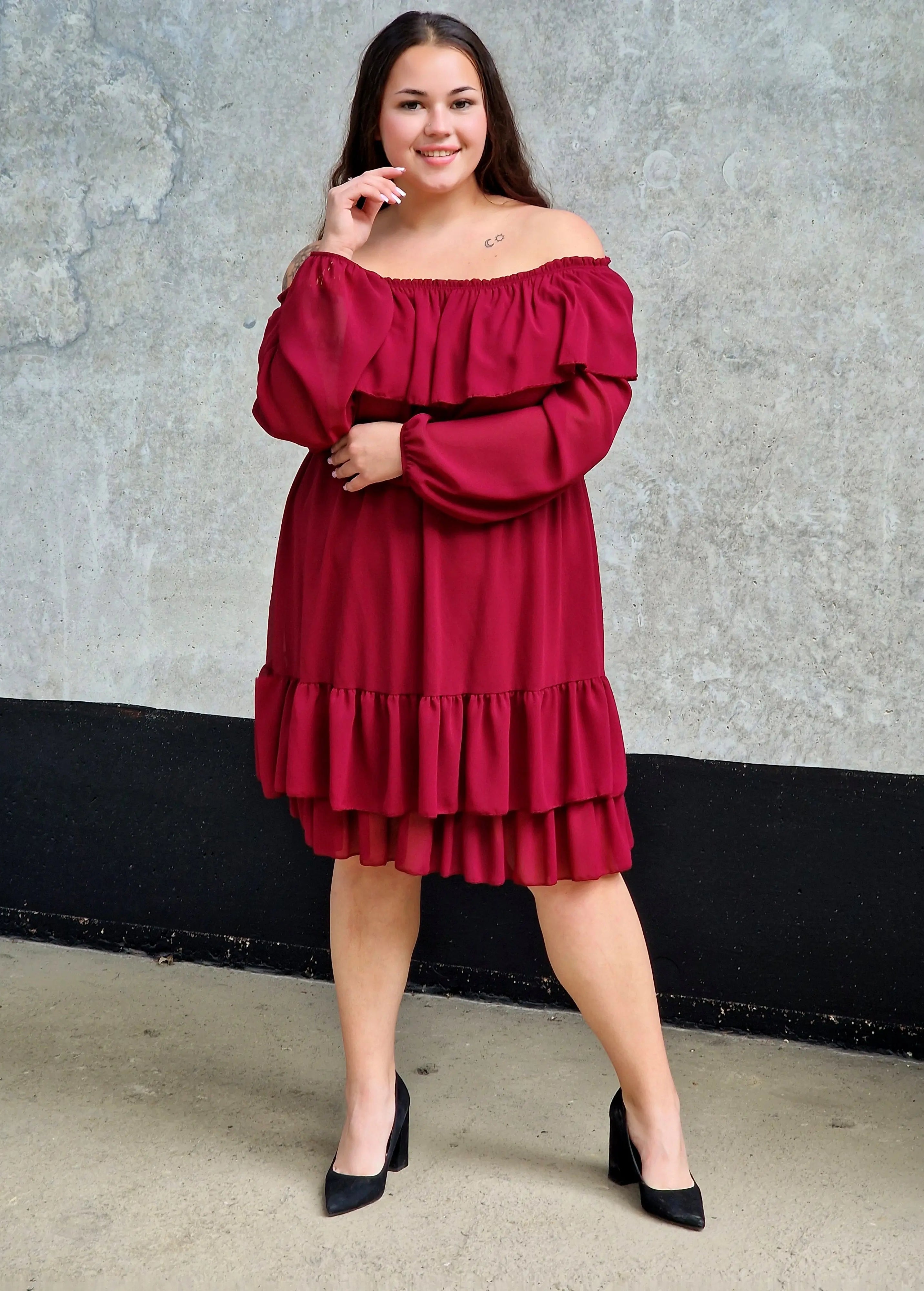 Sukienka hiszpanka plus size – zmysłowa, kobieca i modna propozycja na każdą okazję Stylowa XL