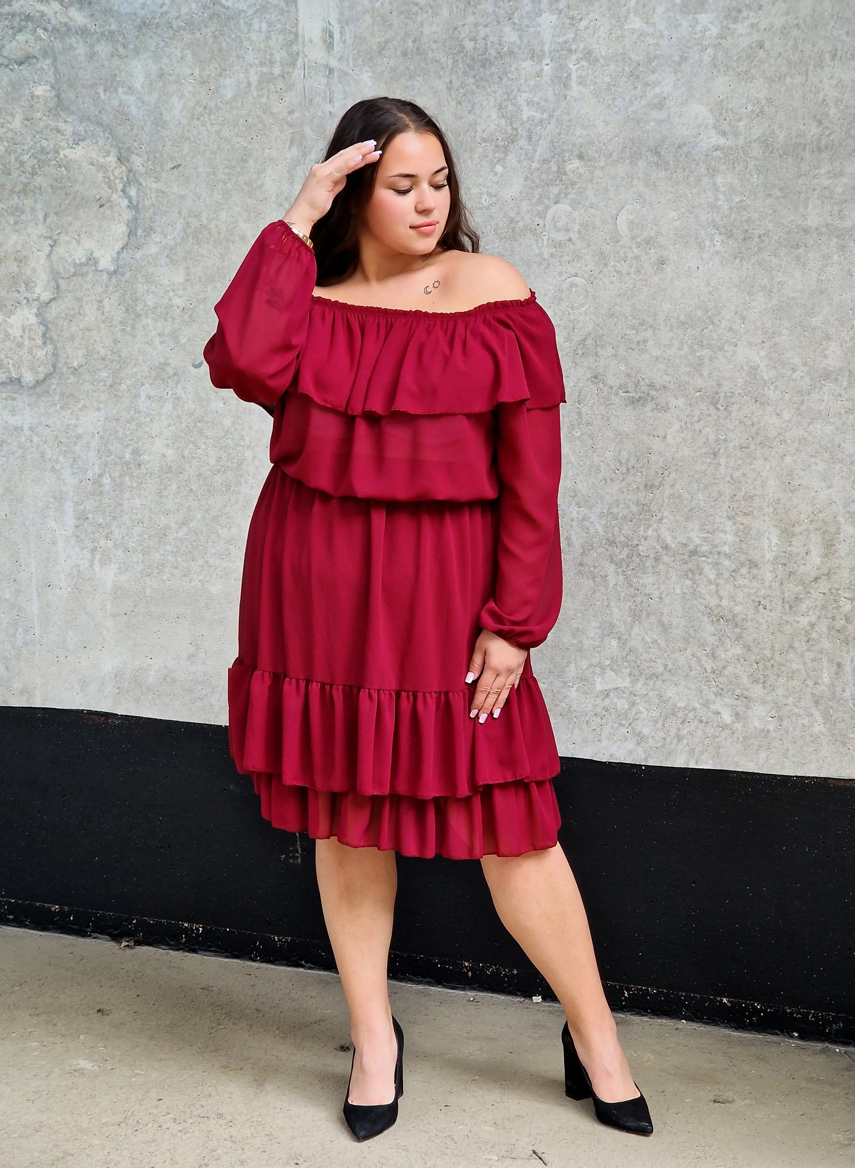 Sukienka hiszpanka plus size – zmysłowa, kobieca i modna propozycja na każdą okazję Stylowa XL