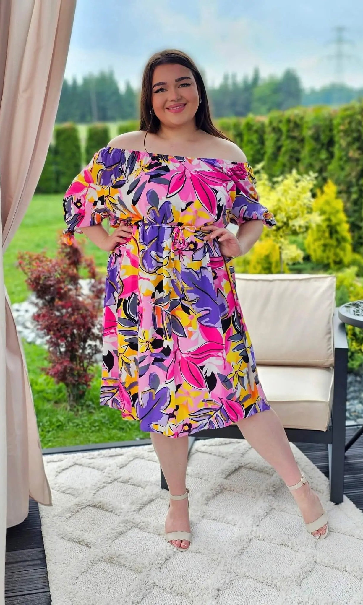 Sukienka hiszpanka z wiązaniami przy rękawie - dwa kolory Stylowa XL