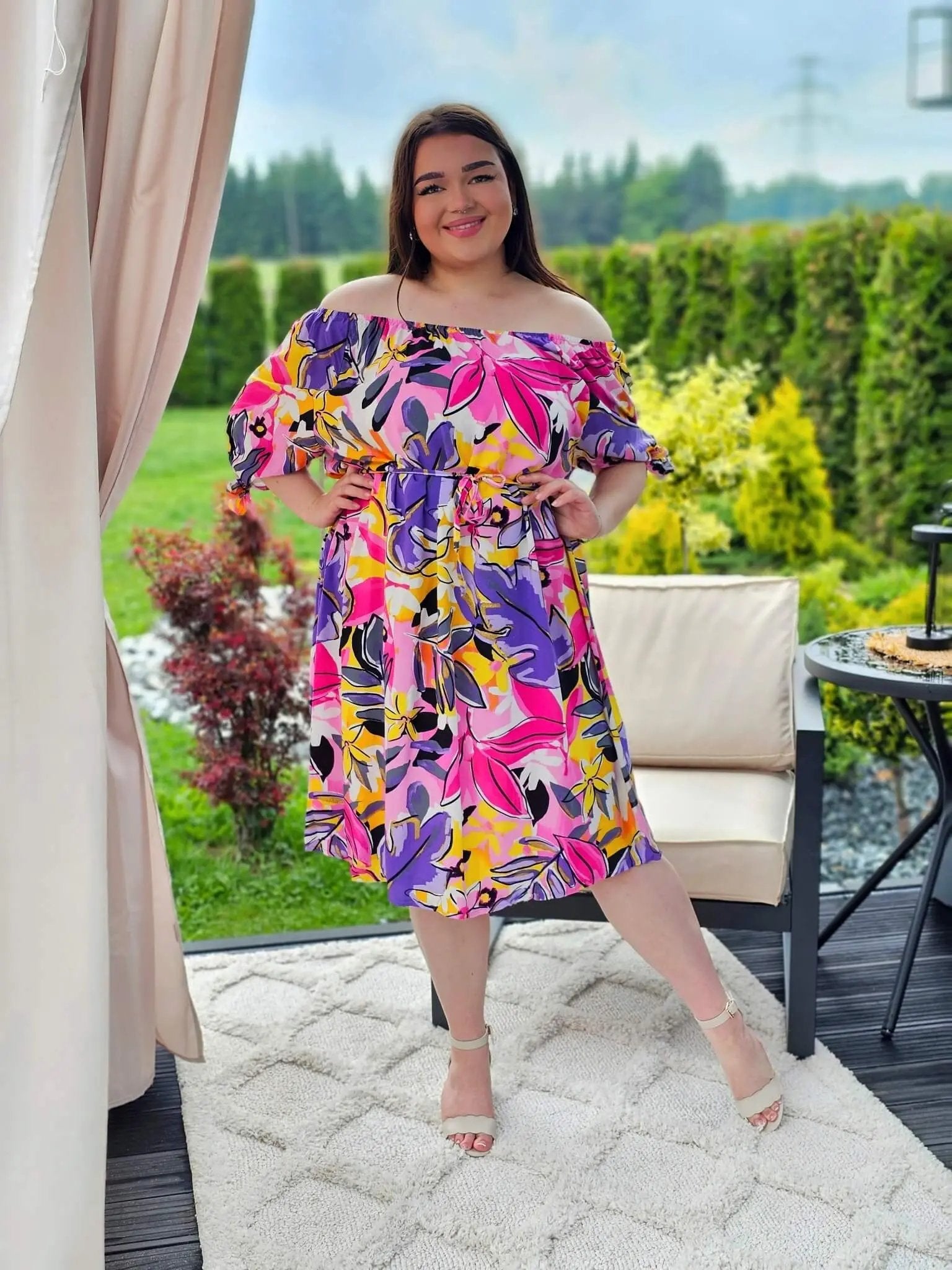 Sukienka hiszpanka z wiązaniami przy rękawie - dwa kolory Stylowa XL