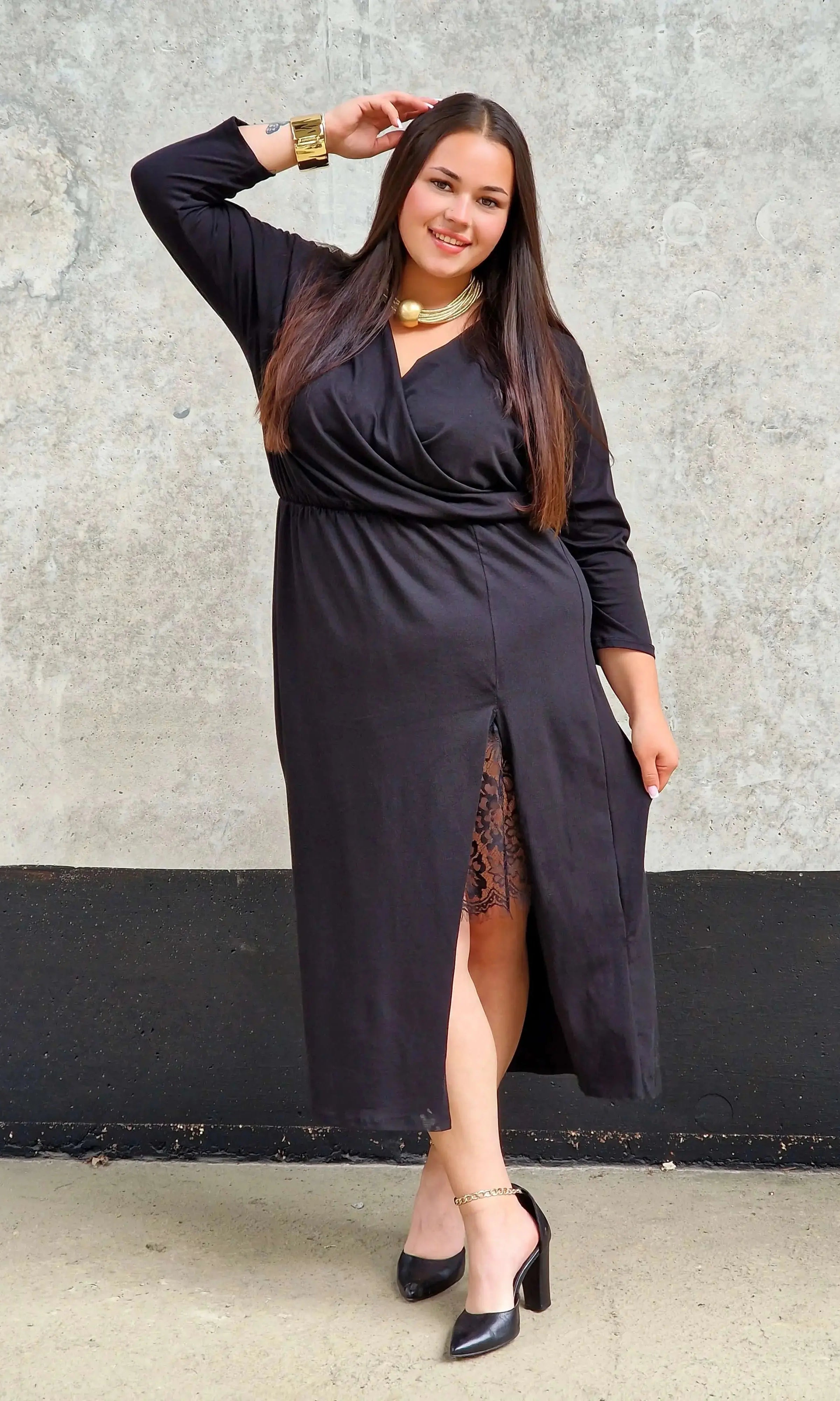 Sukienka kopertowa maxi z koronkową wstawką Stylowa XL