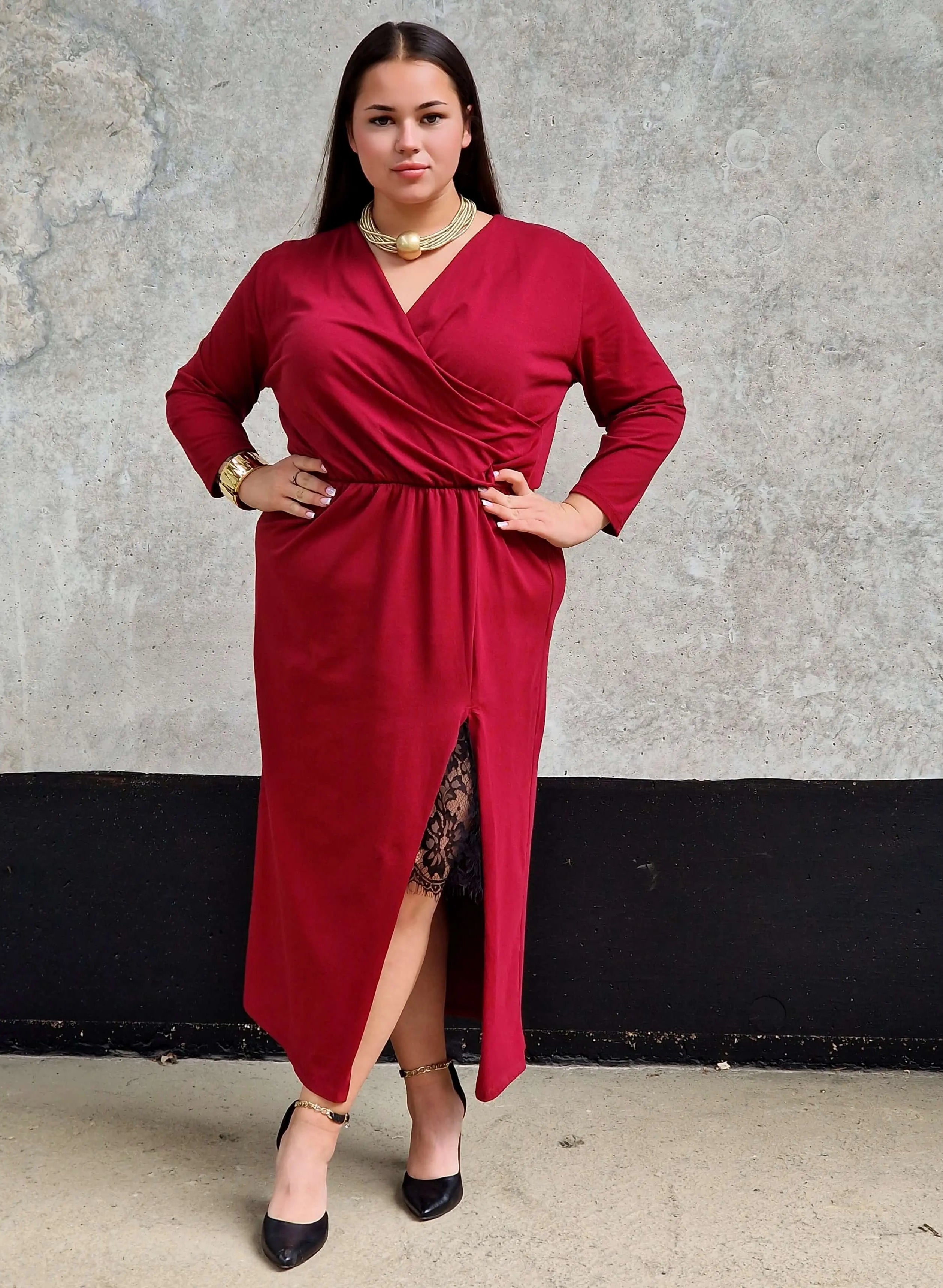 Sukienka kopertowa maxi z koronkową wstawką Stylowa XL