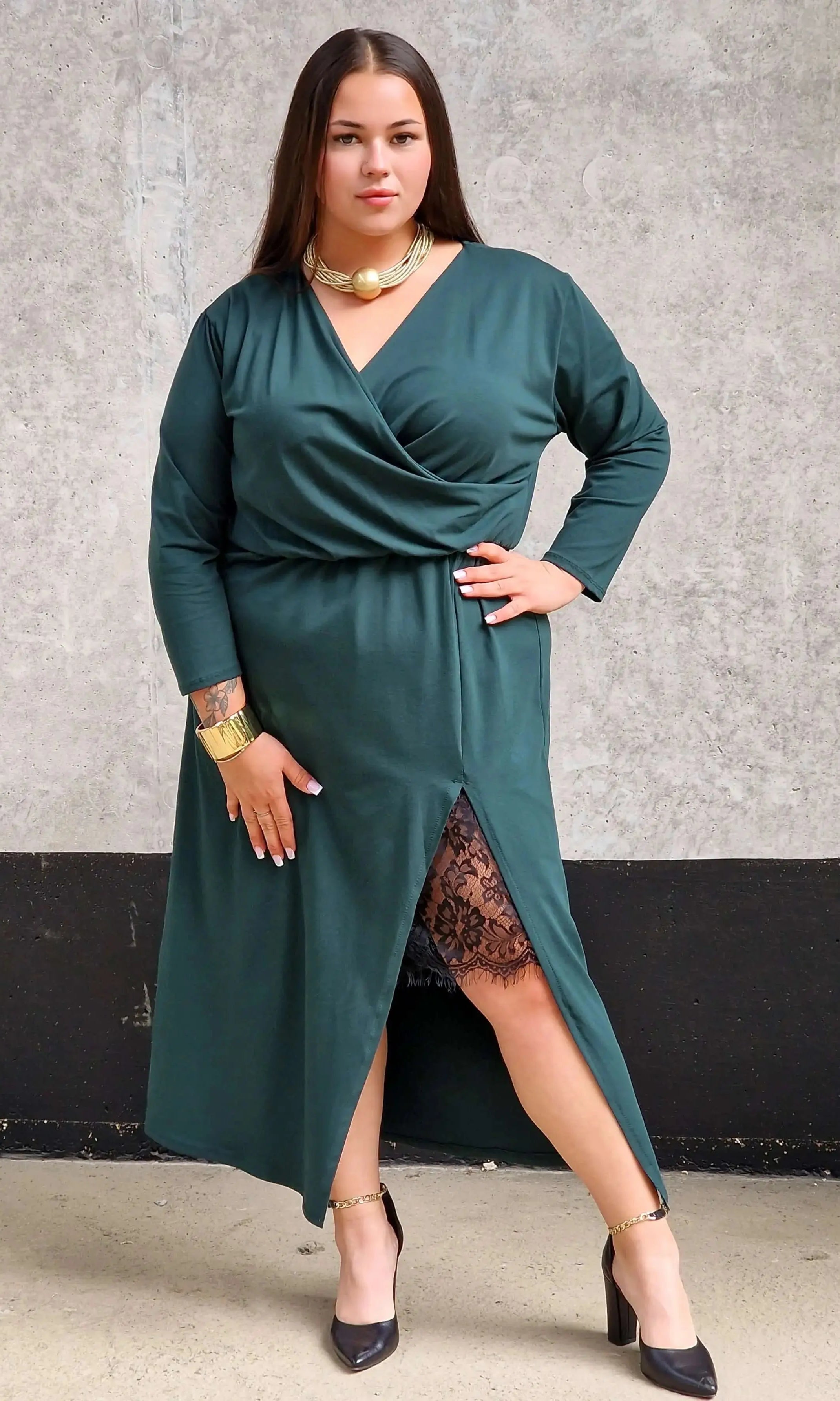 Sukienka kopertowa maxi z koronkową wstawką Stylowa XL