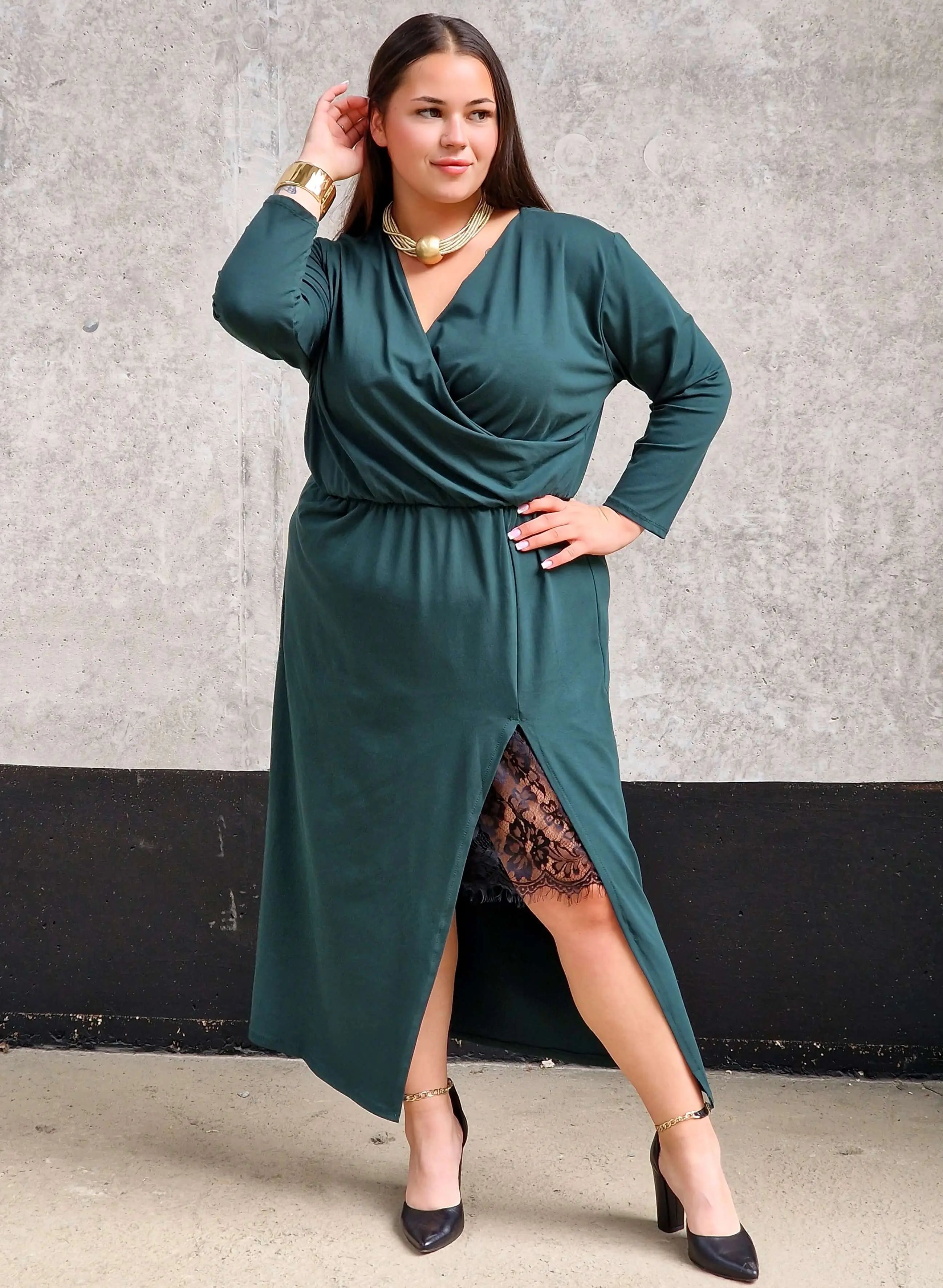 Sukienka kopertowa maxi z koronkową wstawką Stylowa XL