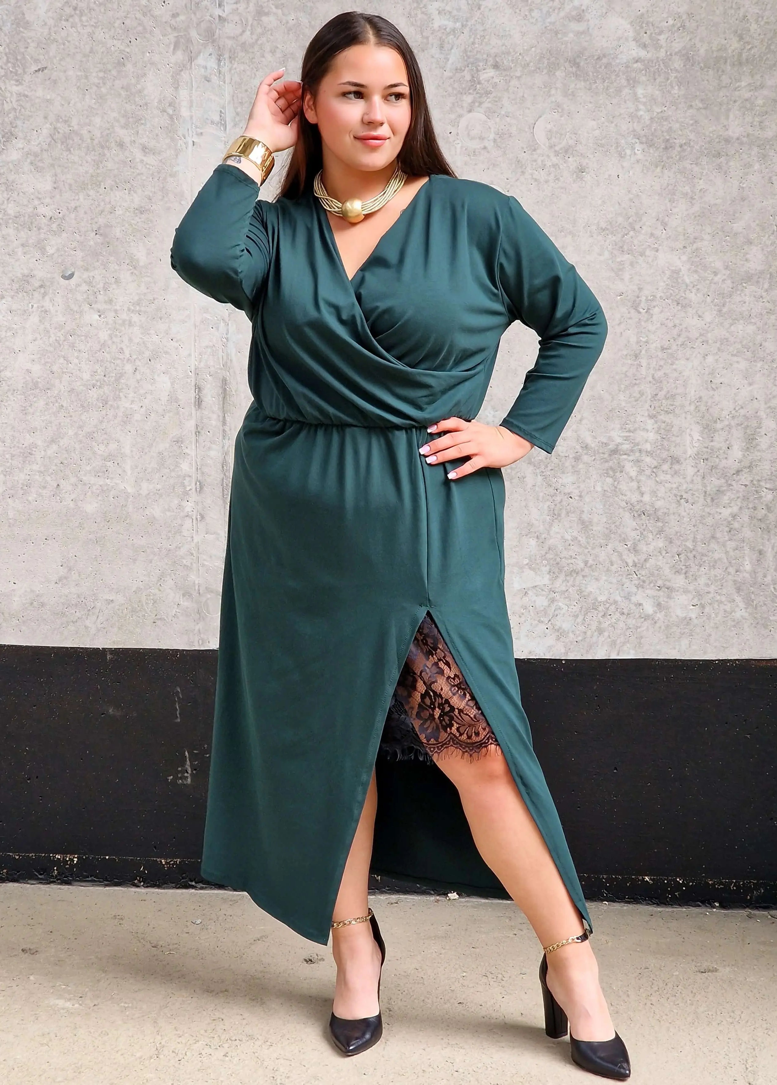 Sukienka kopertowa maxi z koronkową wstawką Stylowa XL