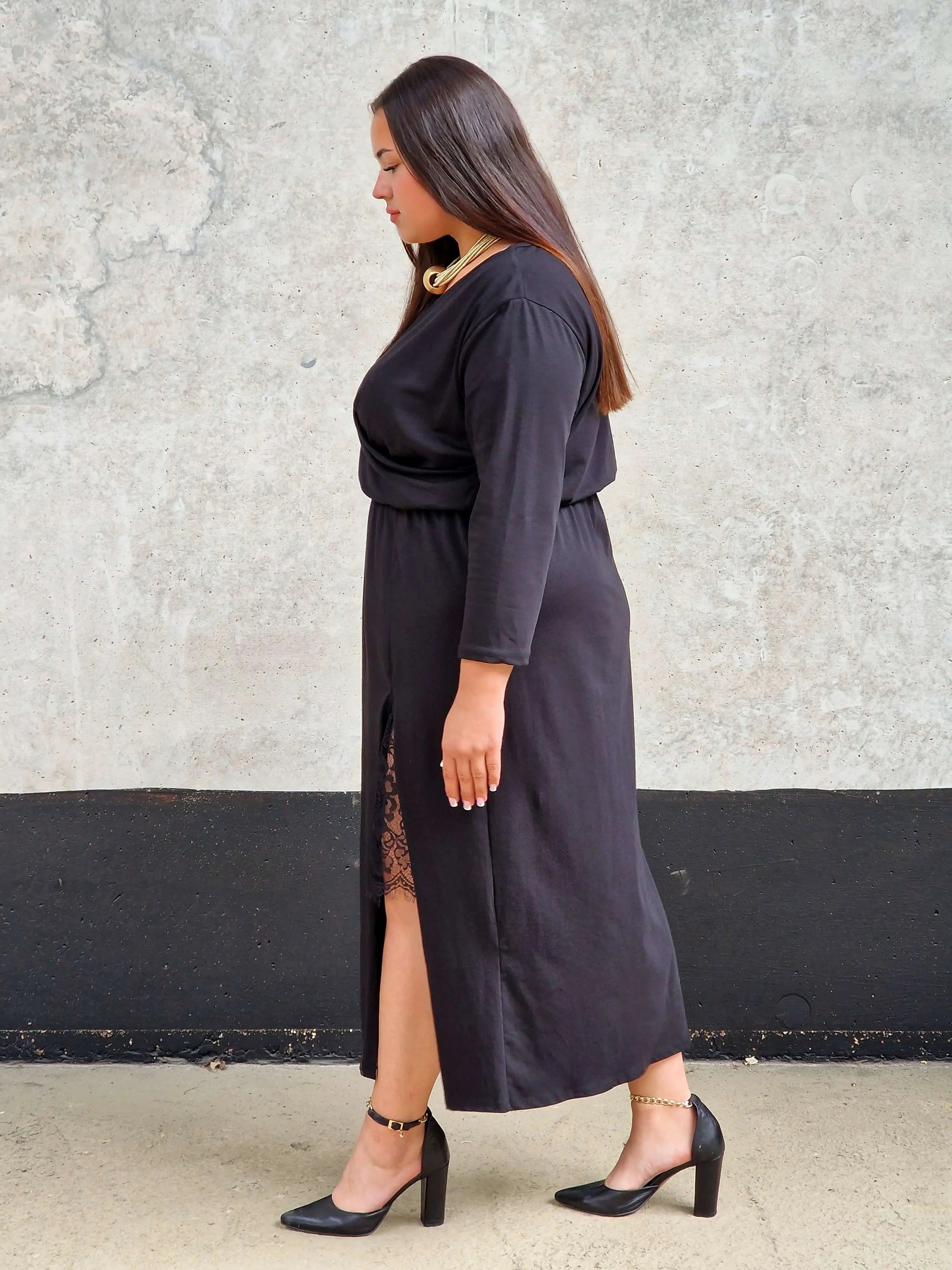 Sukienka kopertowa maxi z koronkową wstawką Stylowa XL