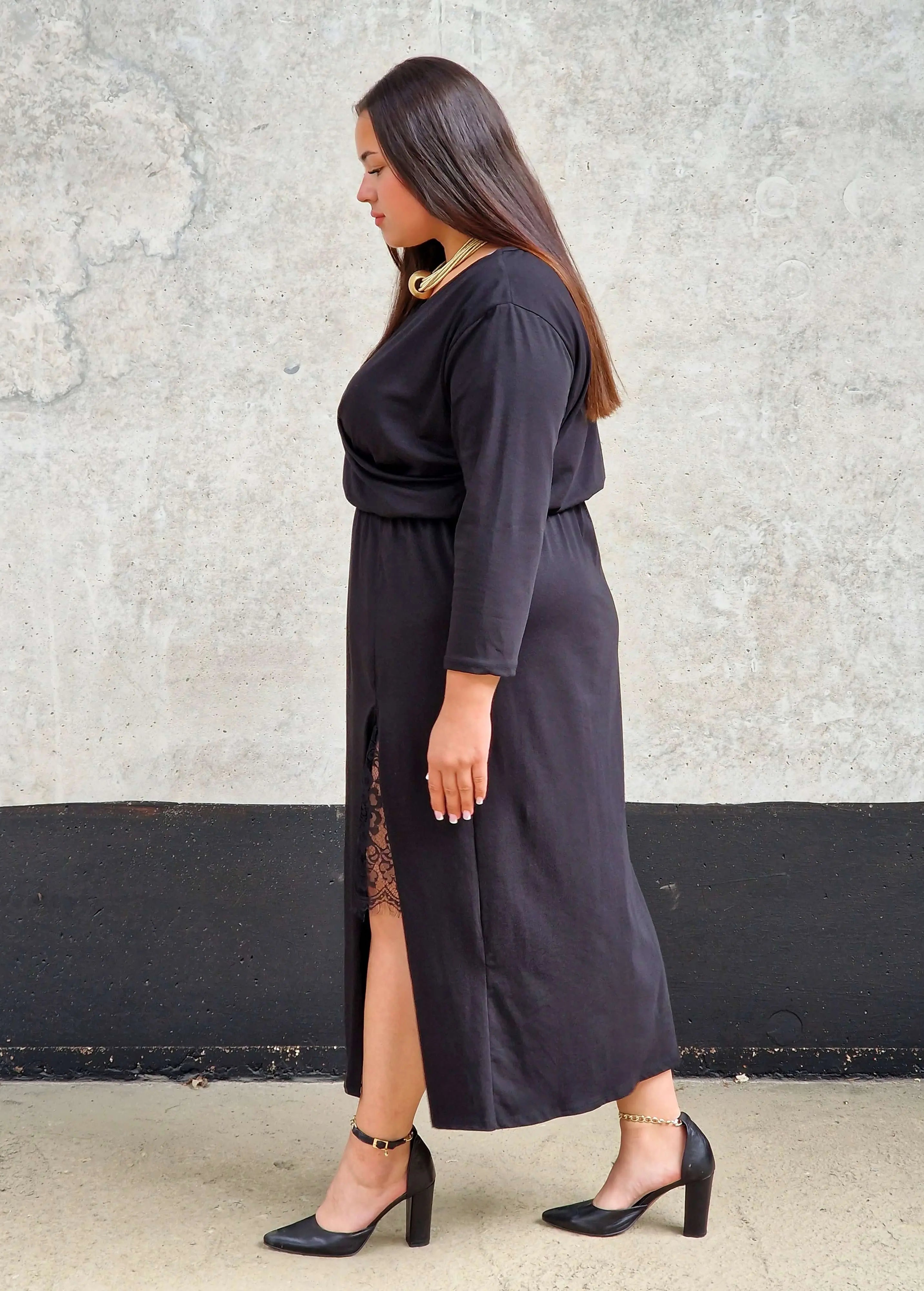 Sukienka kopertowa maxi z koronkową wstawką Stylowa XL