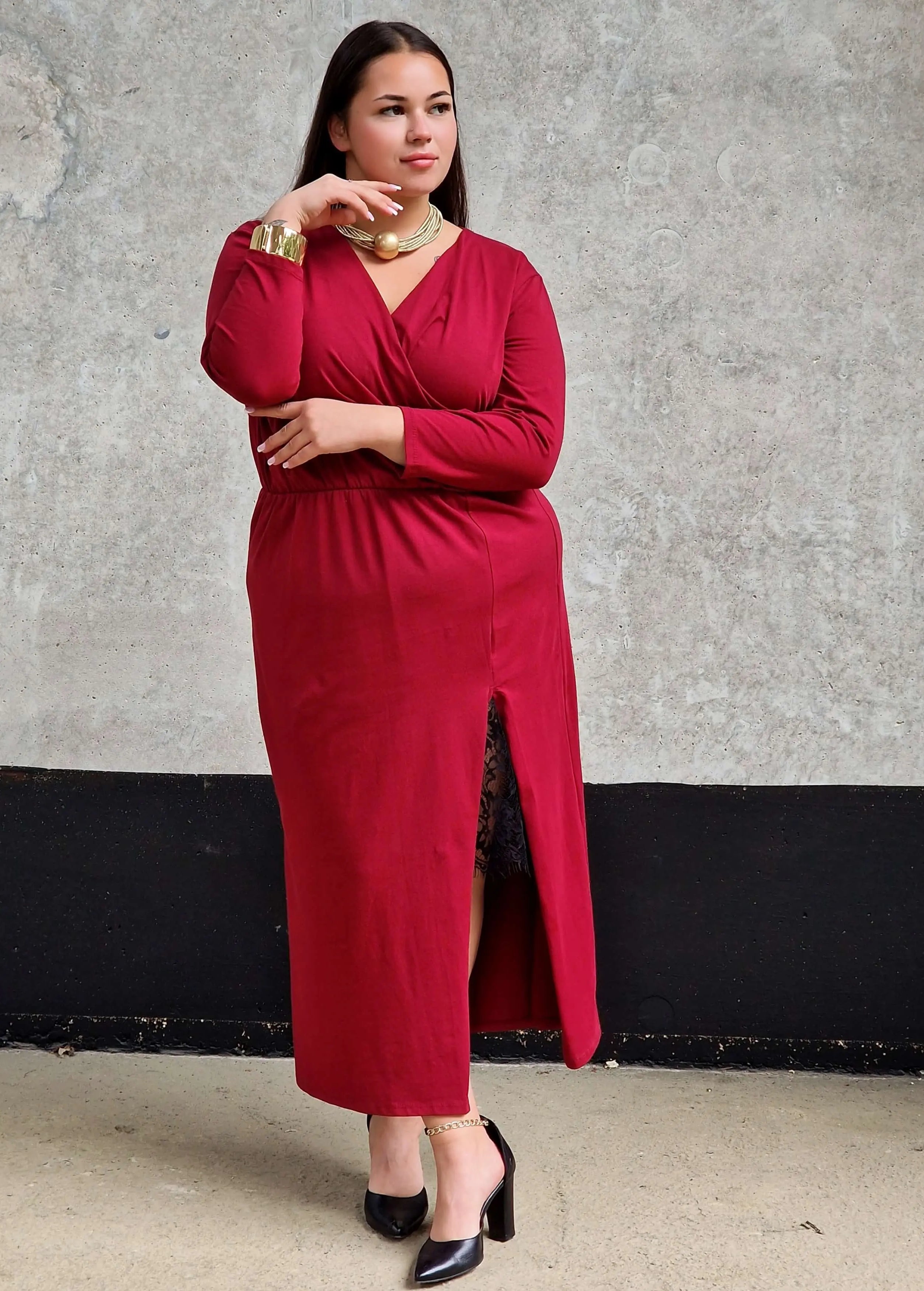 Sukienka kopertowa maxi z koronkową wstawką Stylowa XL