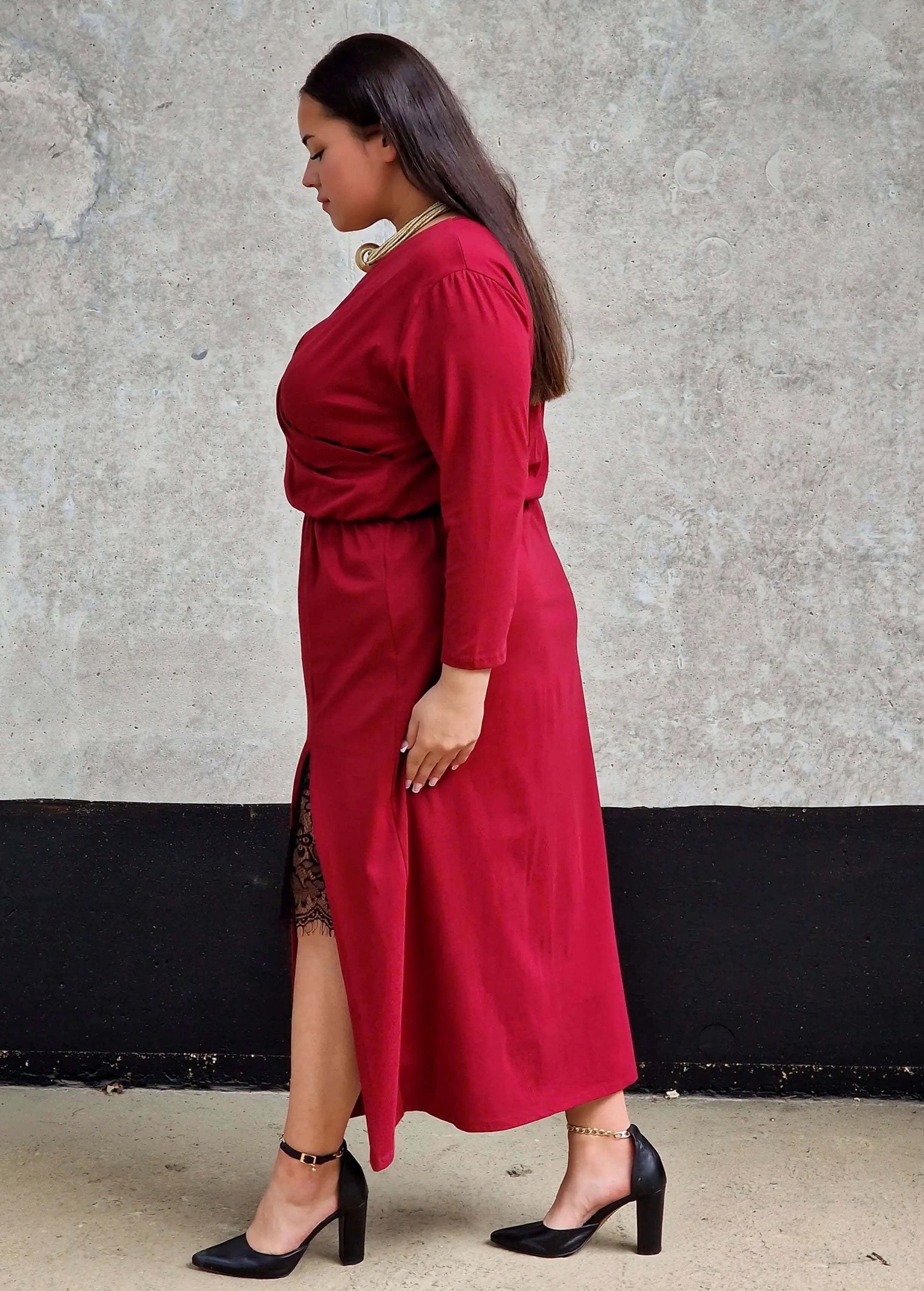 Sukienka kopertowa maxi z koronkową wstawką Stylowa XL