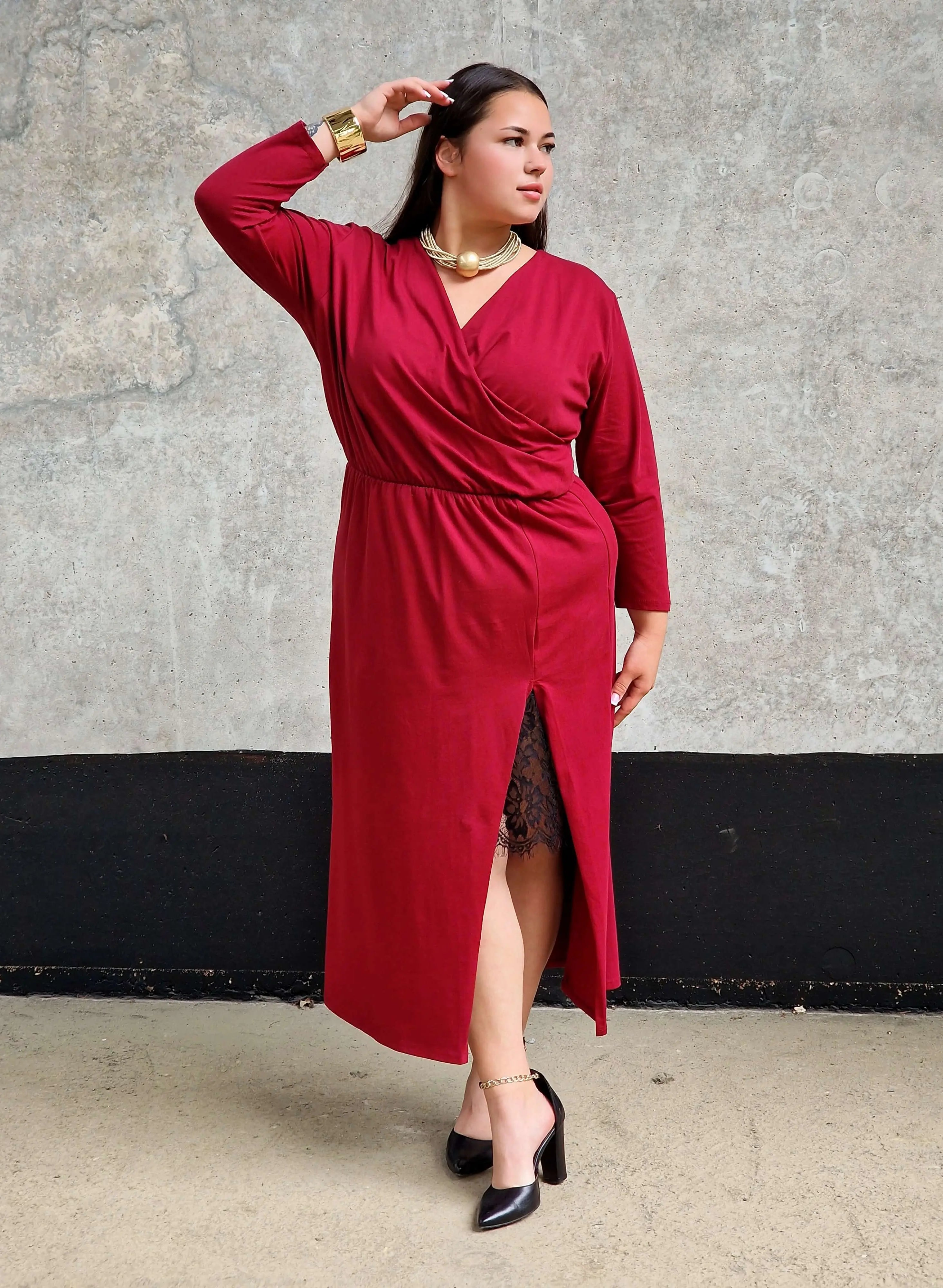 Sukienka kopertowa maxi z koronkową wstawką Stylowa XL