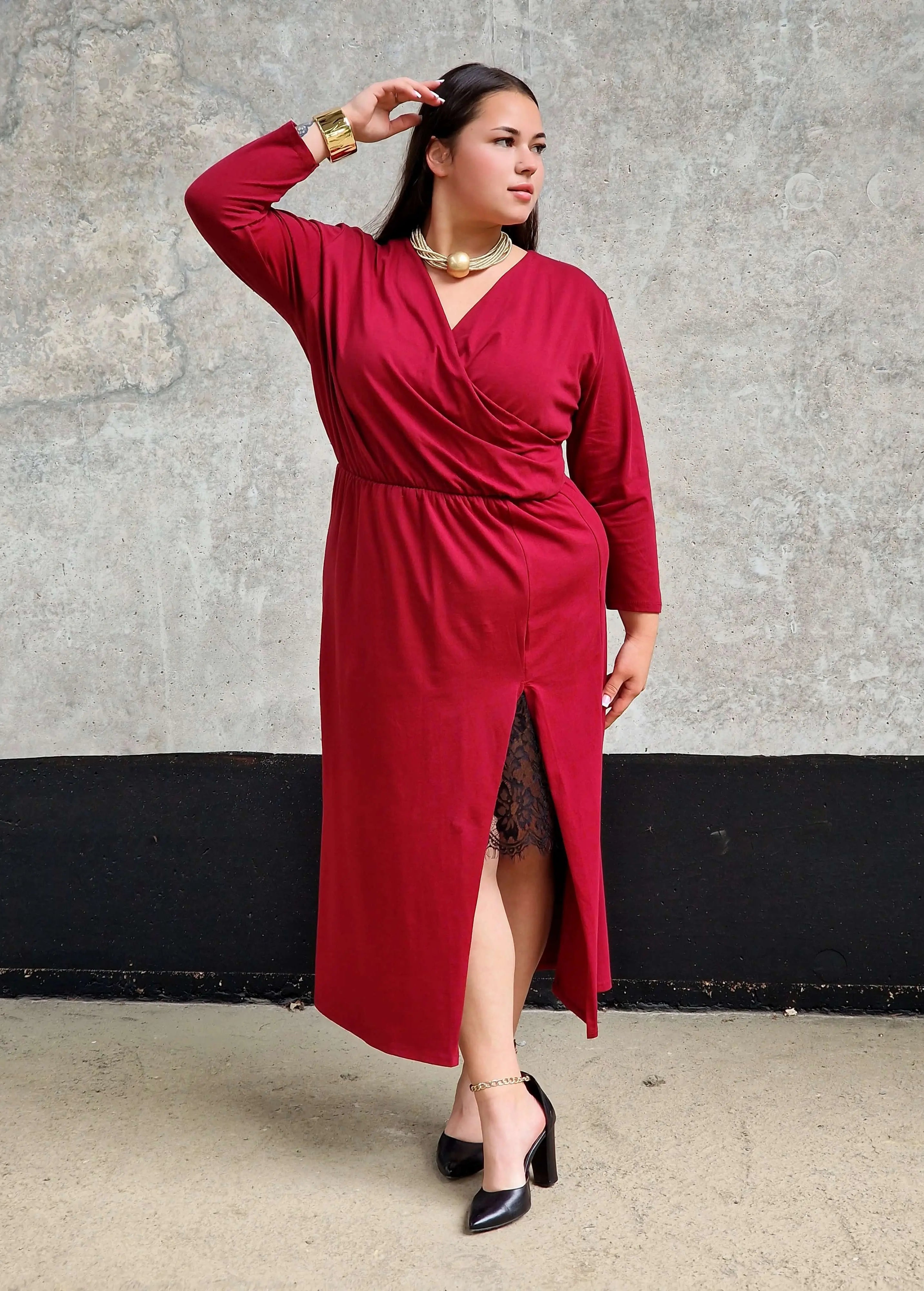 Sukienka kopertowa maxi z koronkową wstawką Stylowa XL