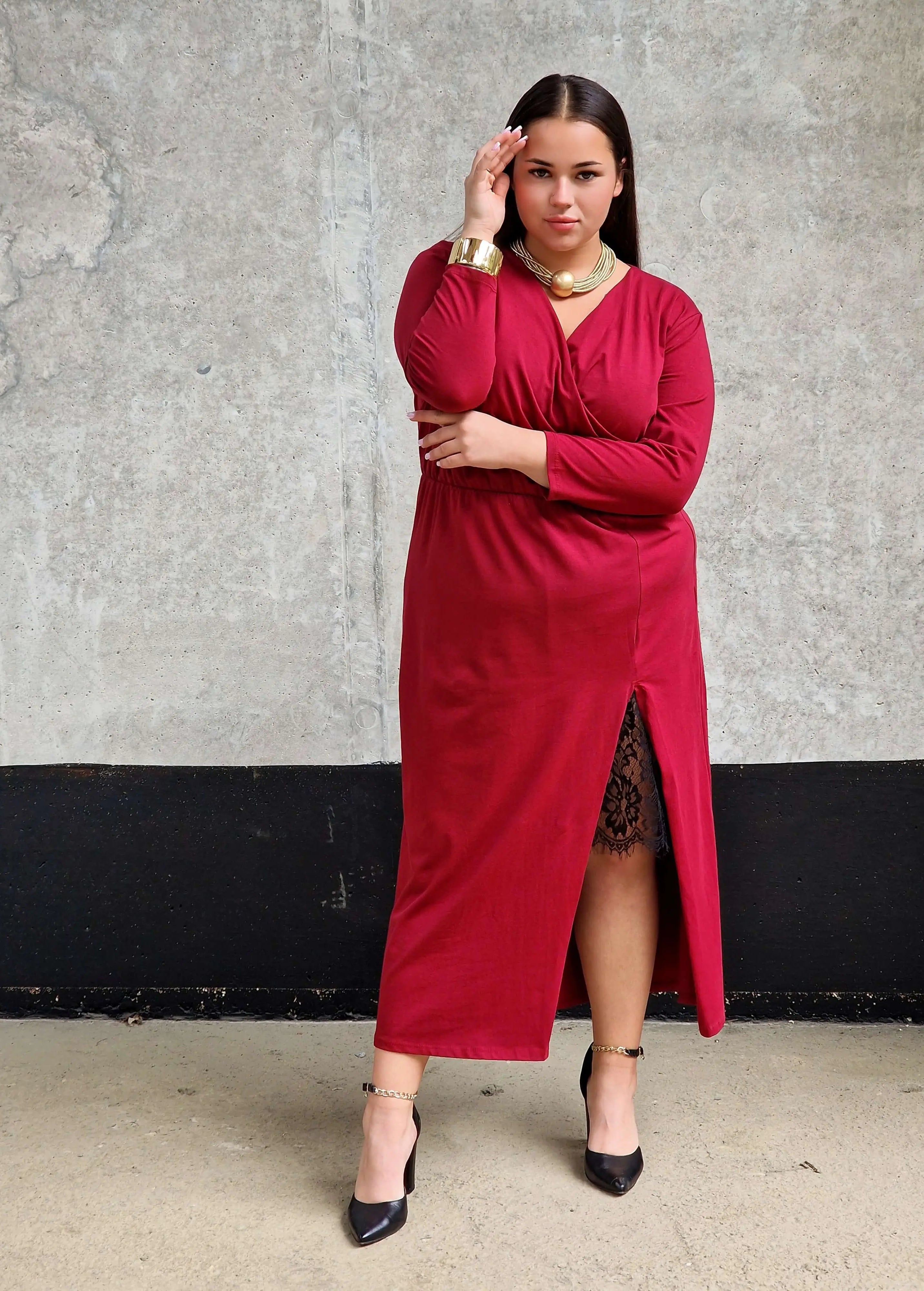 Sukienka kopertowa maxi z koronkową wstawką Stylowa XL