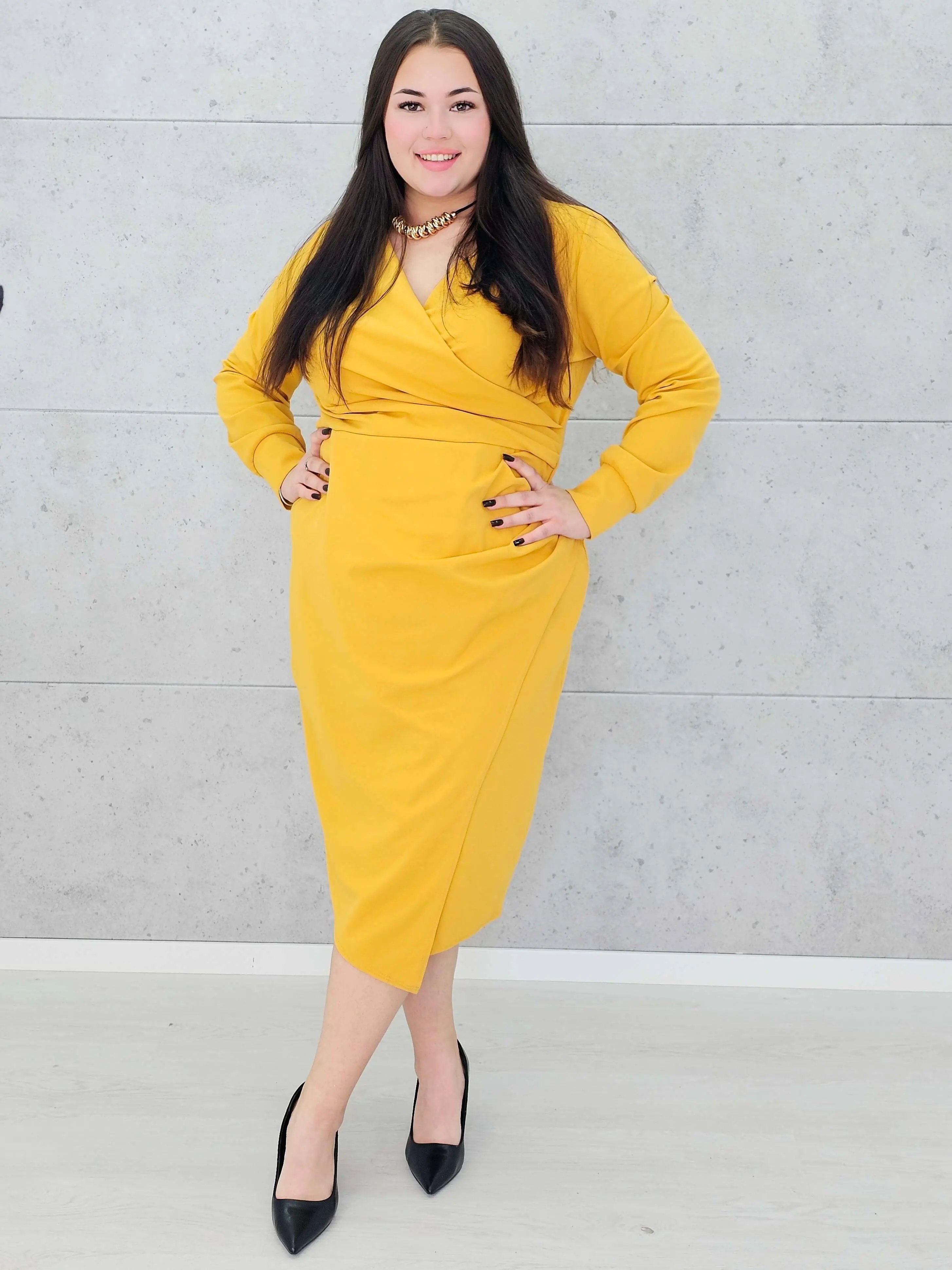 Sukienka kopertowa midi z dekoltem V– moda dla kobiet plus size Stylowa XL