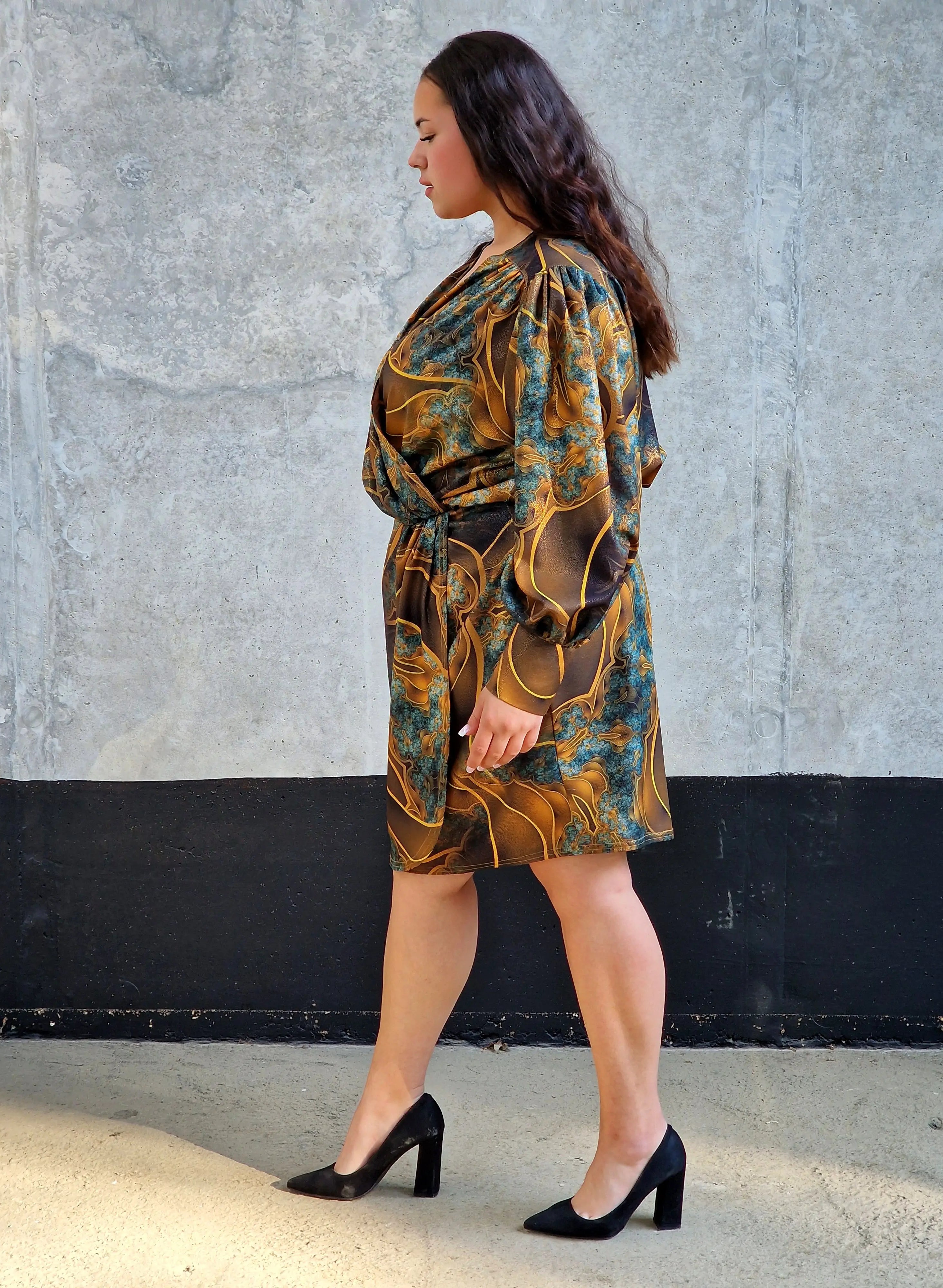 Sukienka kopertowa plus size – elegancja i kobiecy urok w najlepszym wydaniu Stylowa XL