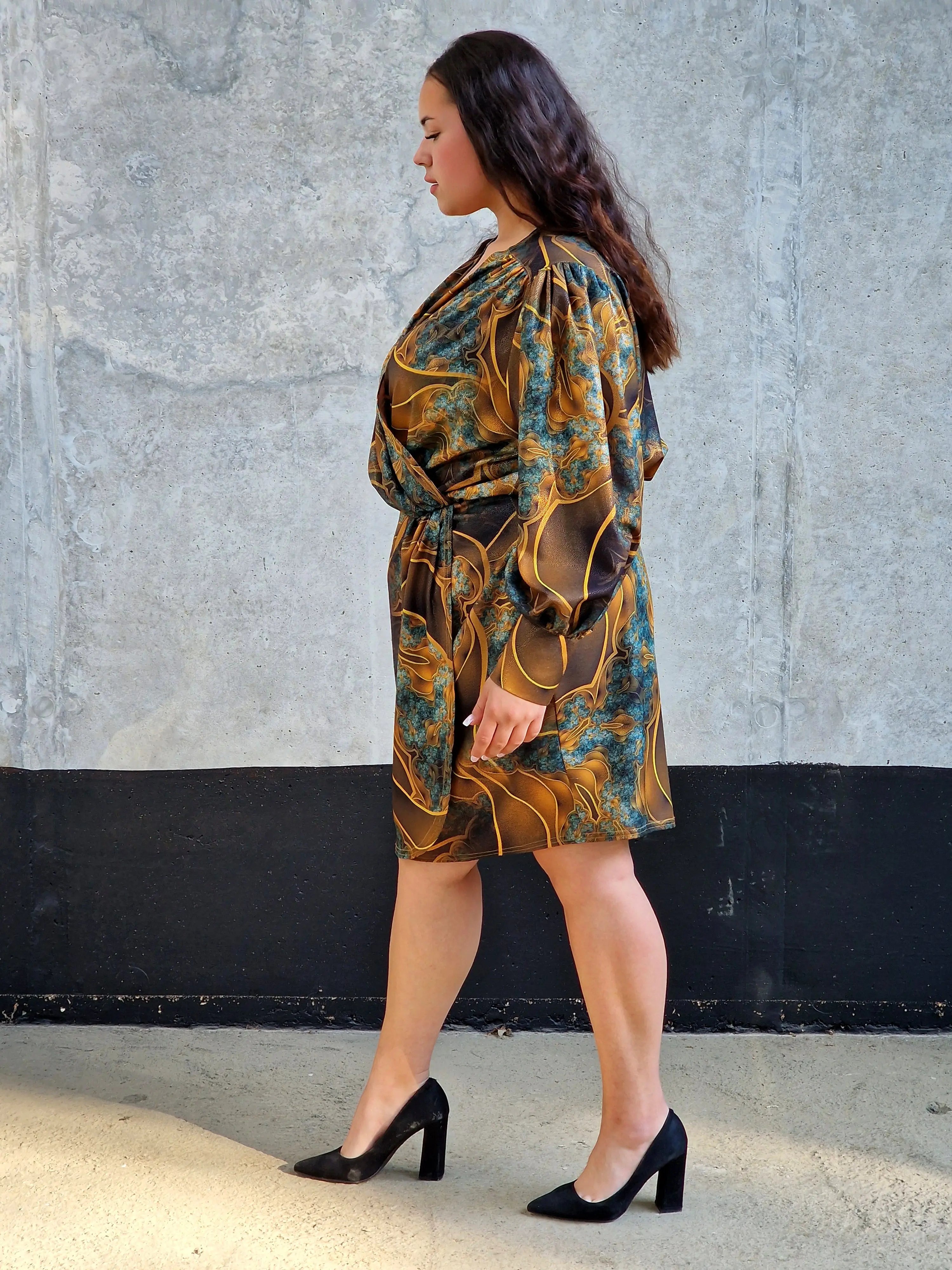 Sukienka kopertowa plus size – elegancja i kobiecy urok w najlepszym wydaniu Stylowa XL