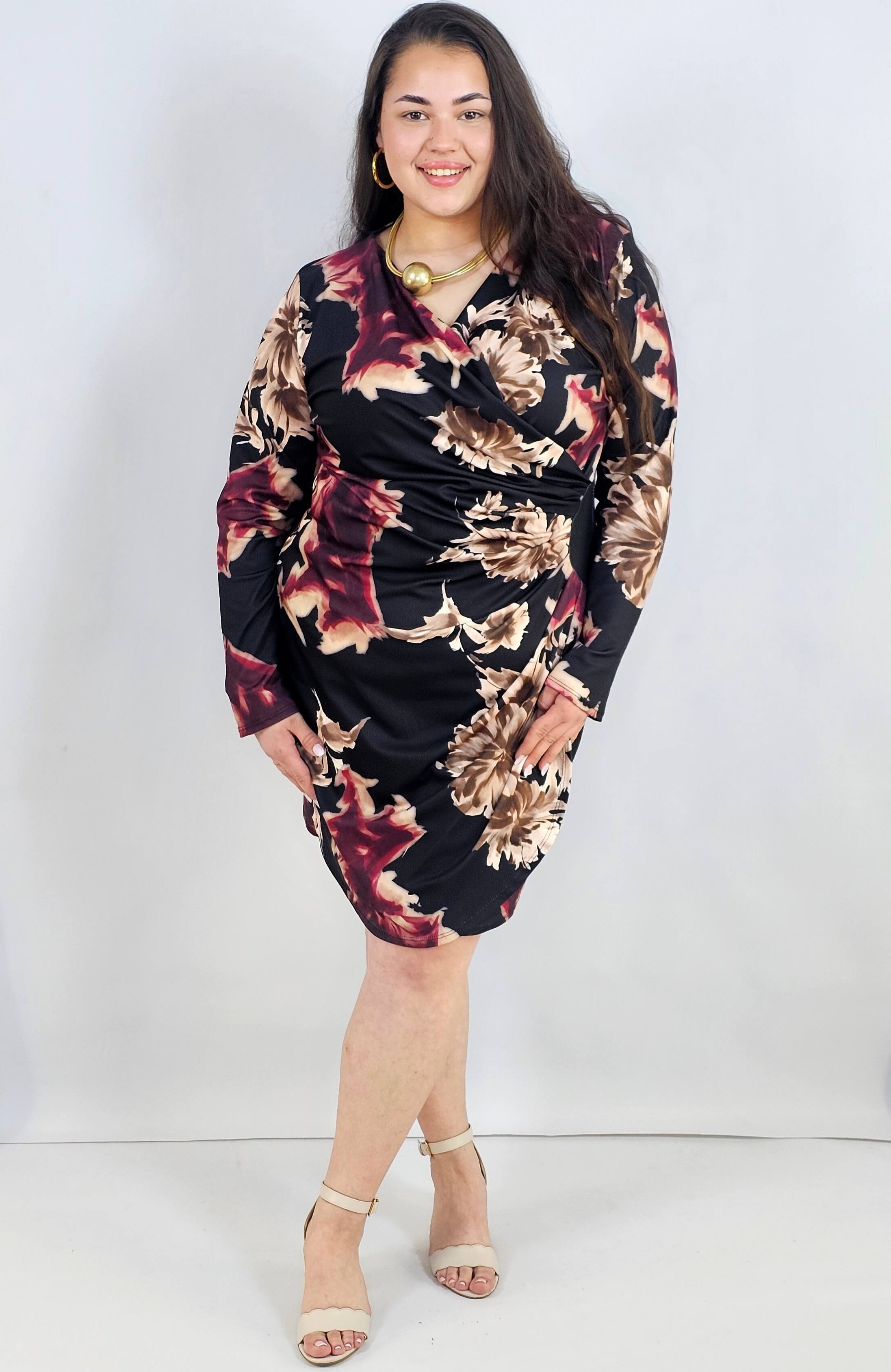 Sukienka kopertowa plus size w kwiaty – elegancja i kobiecy szyk Stylowa XL