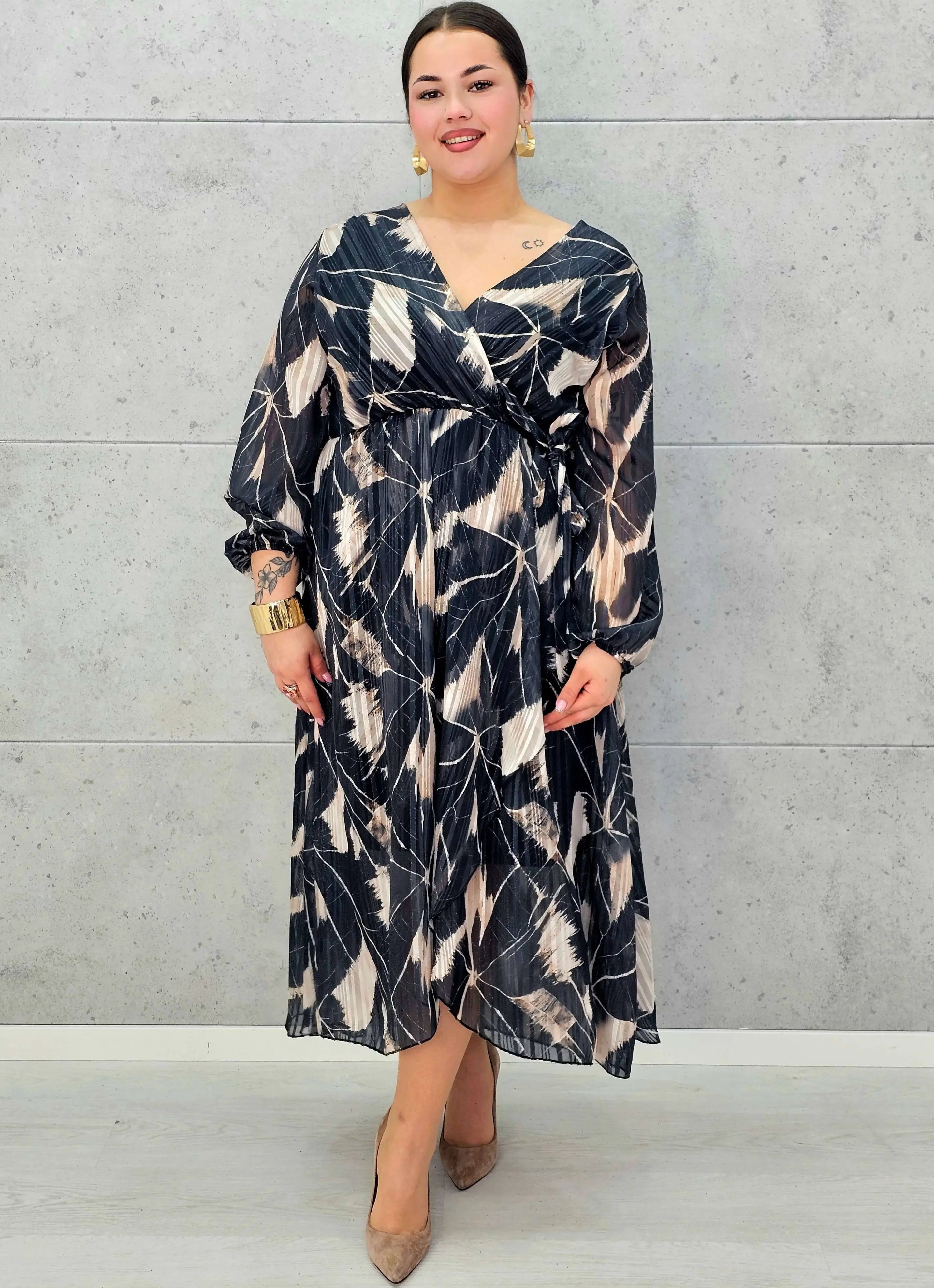 Sukienka kopertowa plus size z wiązaniem – czarno-beżowa midi w geometryczny wzór - Stylowa XL